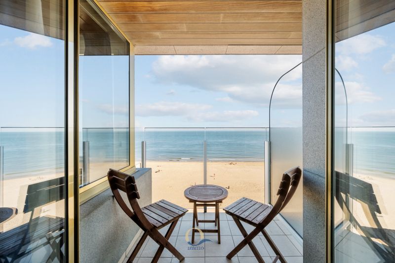 Schitterende instapklare studio met terras en fantastisch panoramisch zeezicht !! foto {{pictureIndex}}