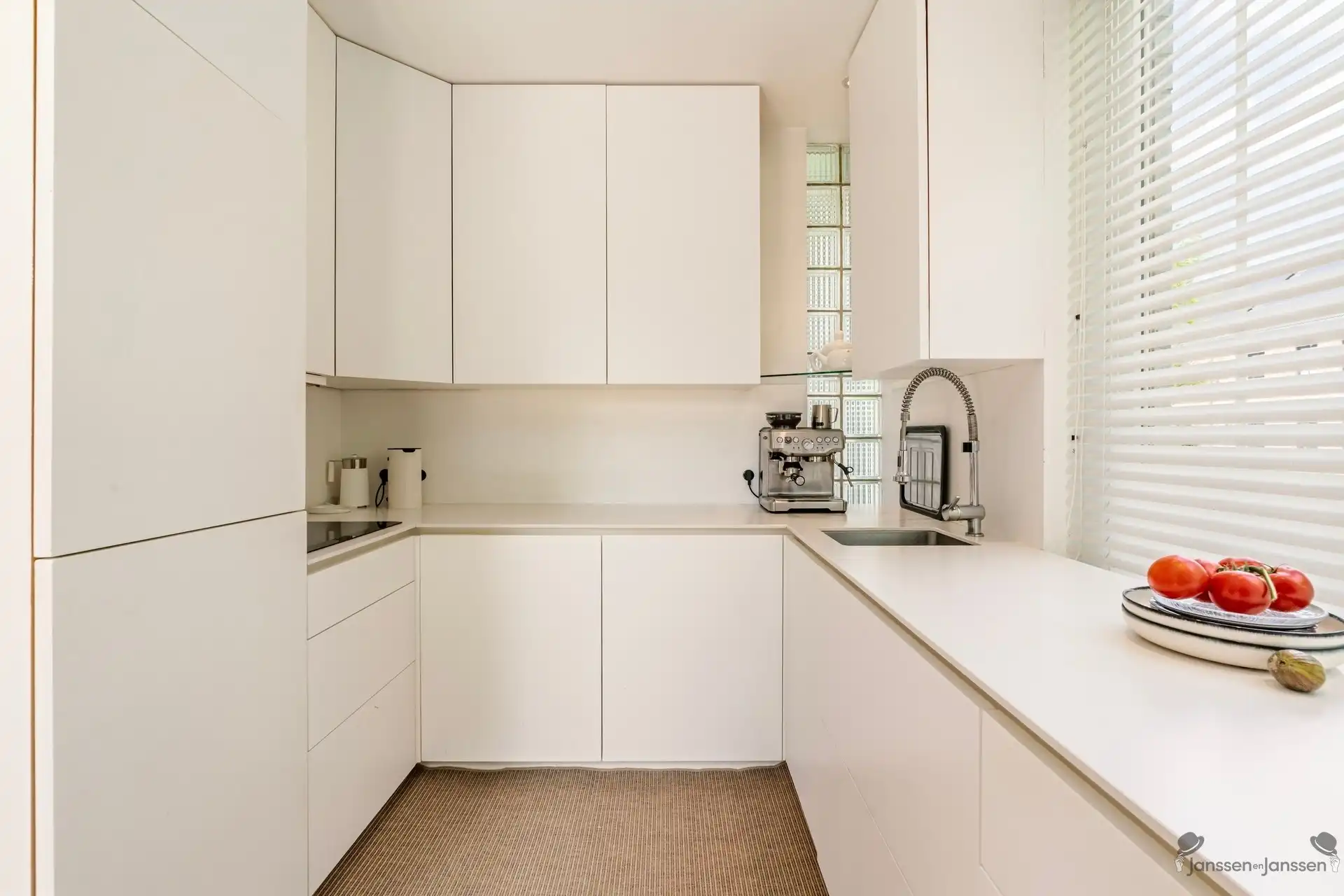 Architecturale villa met unieke woonbeleving foto 12