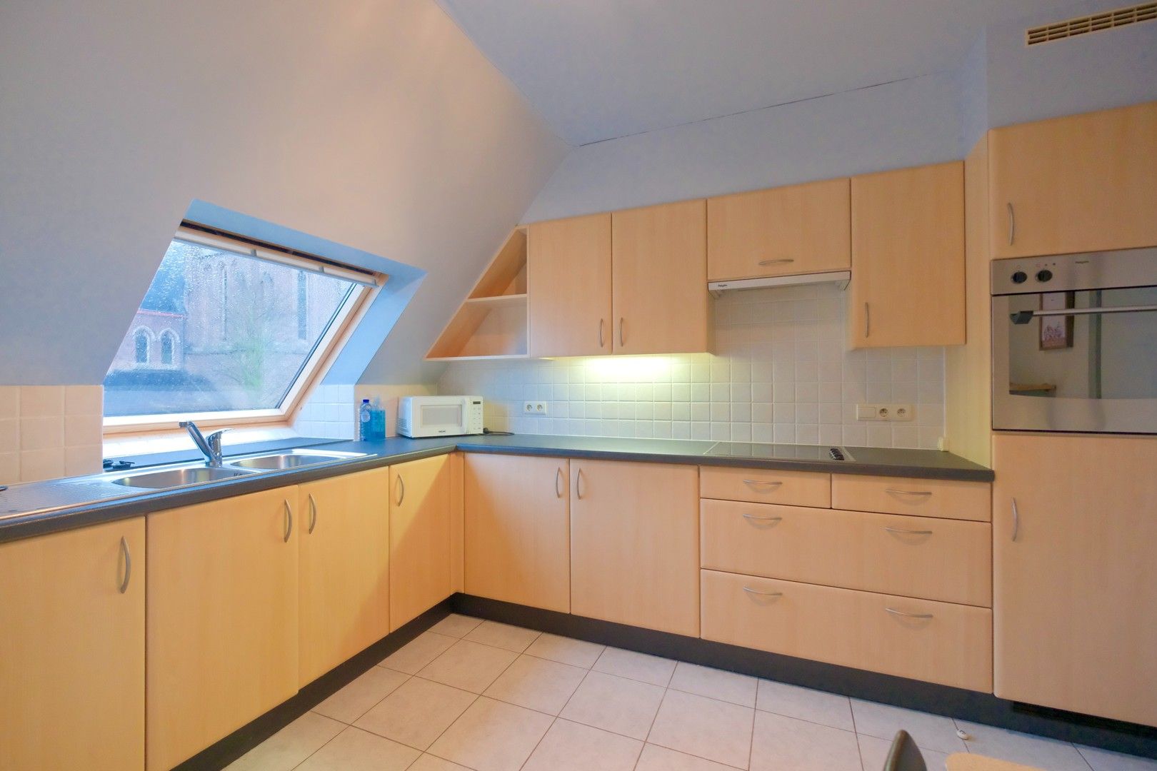 Duplex dakappartement met 2 slpks, 2 badkamers, 2 terrassen en garage foto 8