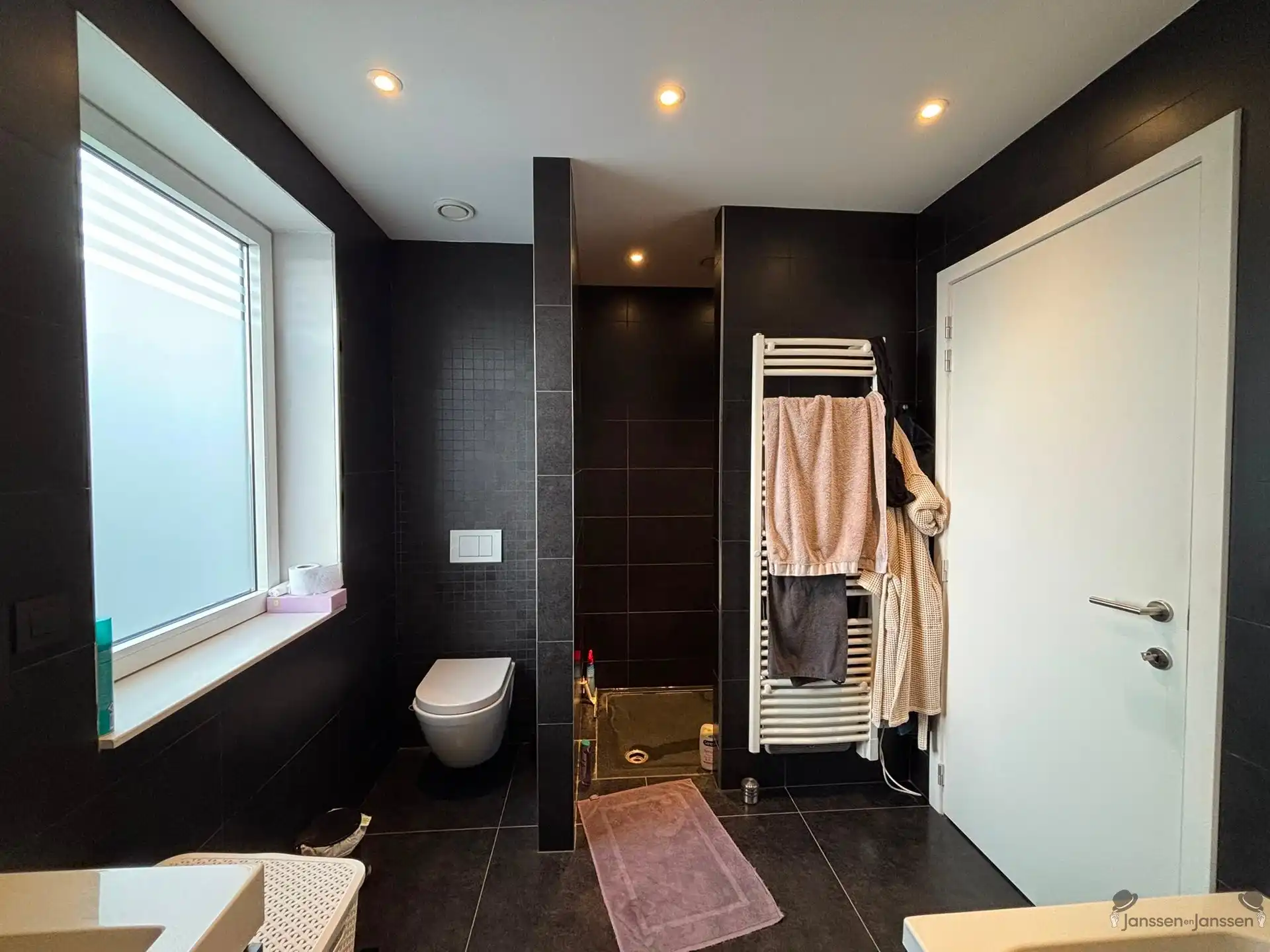 Ruim prachtig afgewerkt appartement met 3 slaapkamers en groot terras te huur in Boom foto 12