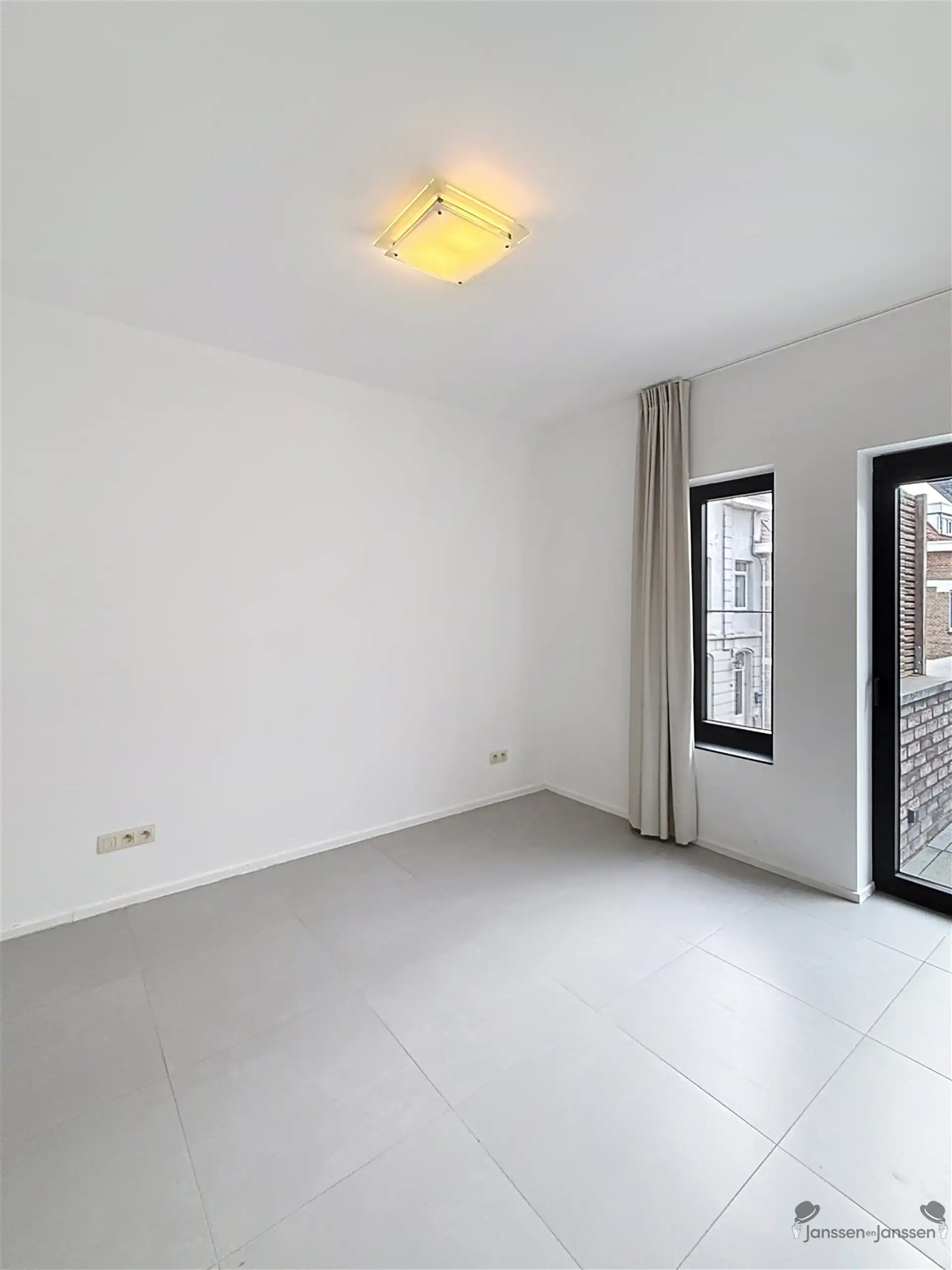 Verzorgd appartement met 2 slaapkamers, groot terras en ruime garage foto 9