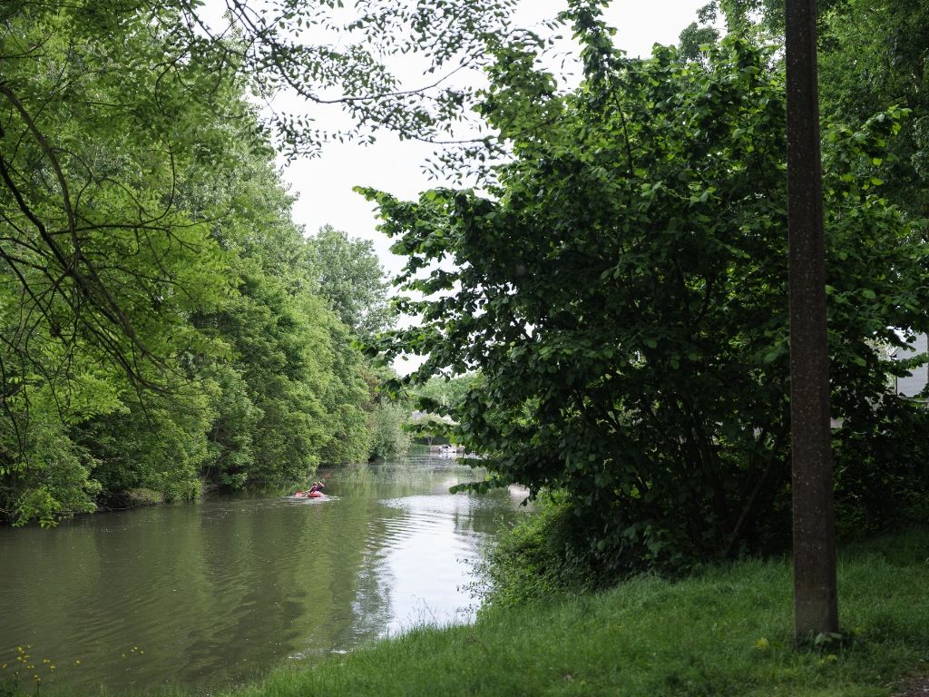 Vrijstaande villa (te renoveren) op slechts 50 meter van de Leie foto 10