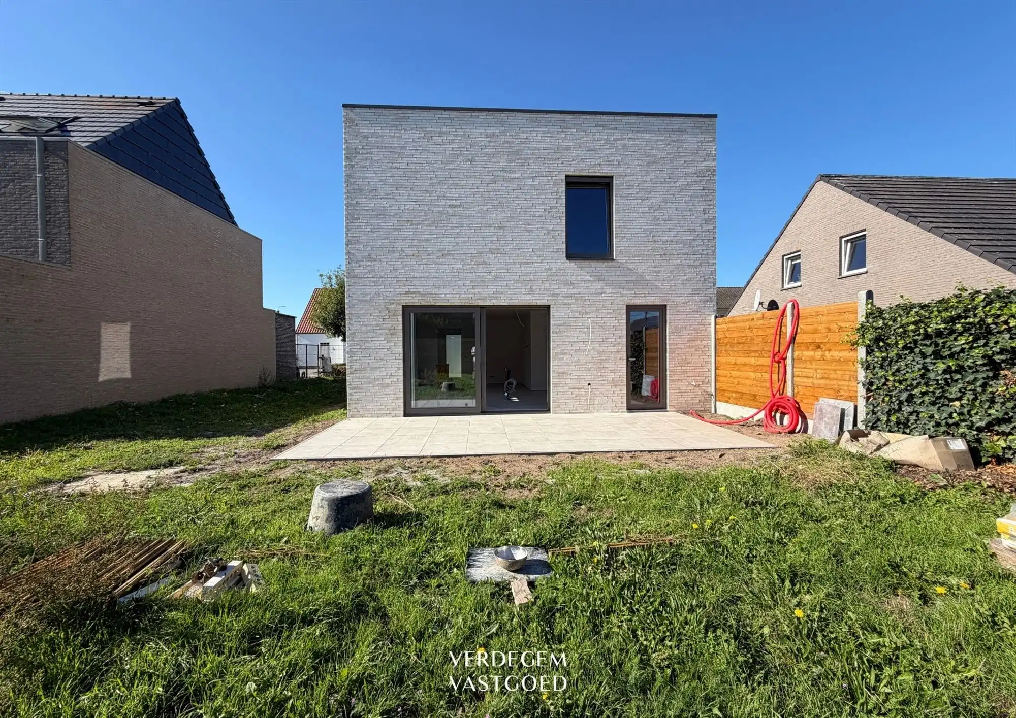 Knappe nieuwbouwwoning met 3 slaapkamers, inpandige garage op zonnig perceel van 371m² foto 9