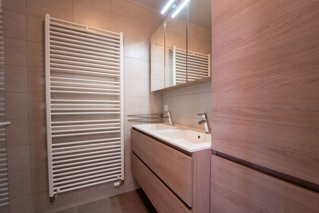 GUNSTIG GELEGEN 2 SLAAPKAMER APPARTEMENT 94 M² MET ONDERGRONDSE AUTOSTANDPLAATS EN KELDERBERGING IN HET CENTRUM VAN ZOLDER foto 16