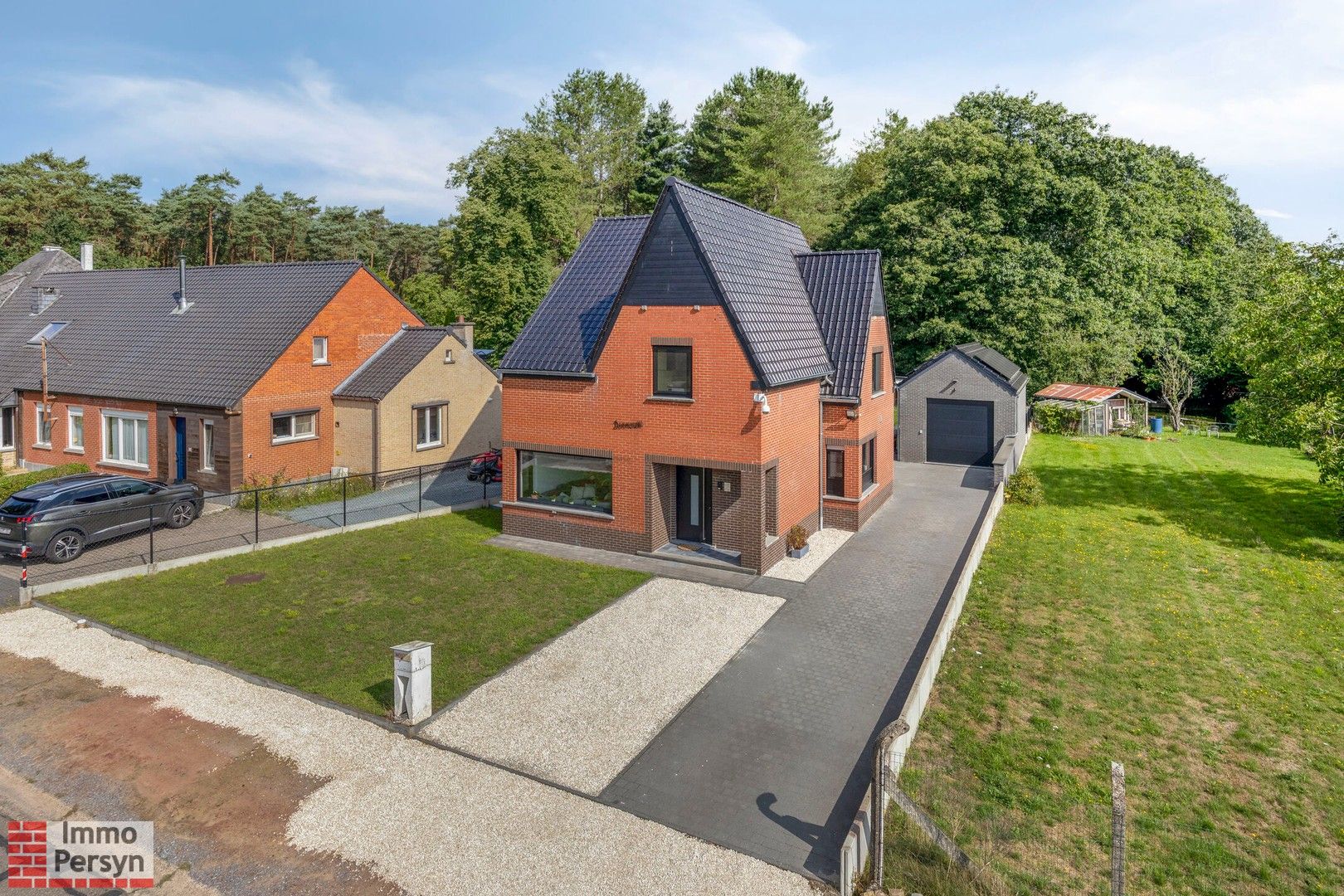 Instapklare en volledig gerenoveerde woning met 3 slpk en garage foto {{pictureIndex}}