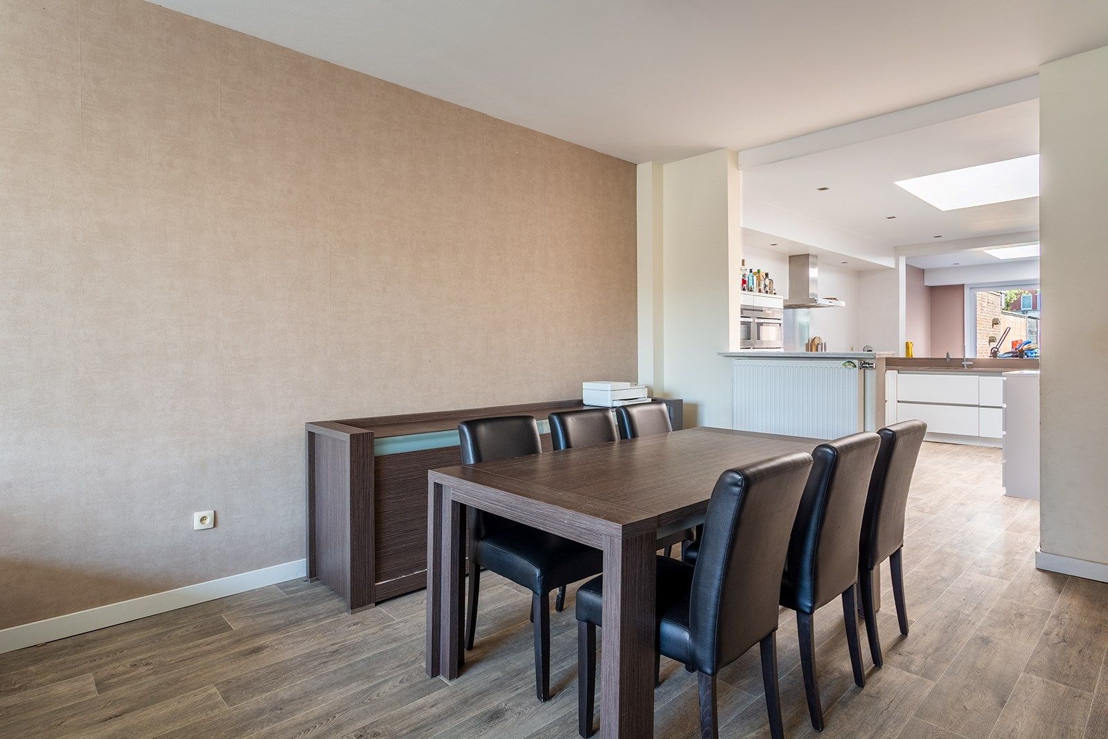 Instapklare woning met 3 slaapkamers en grote zonnige tuin foto 3