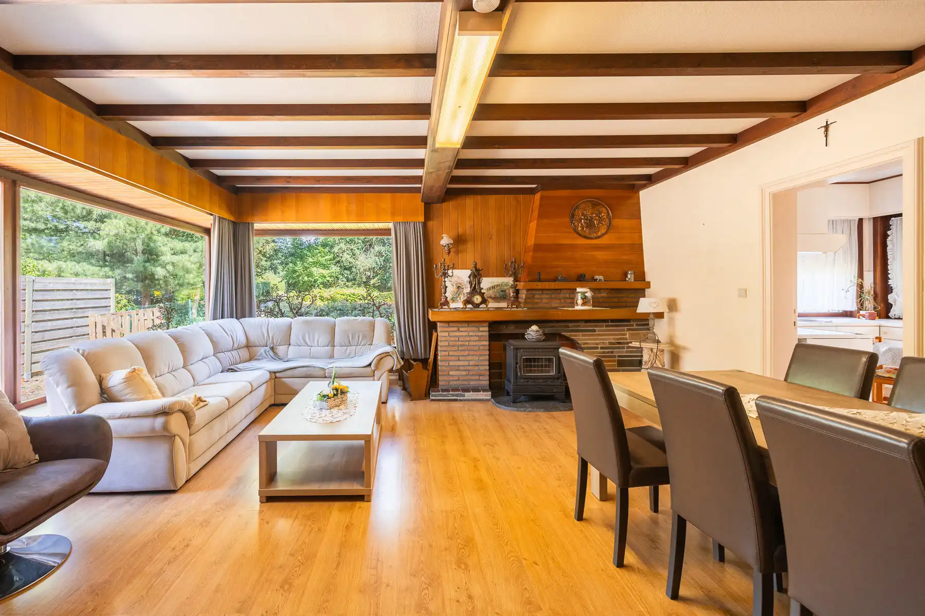 Bungalow op toplocatie met grote loods foto 6