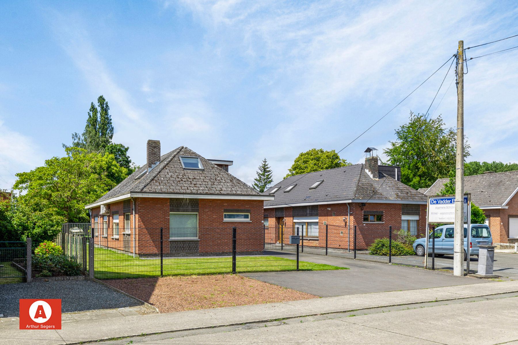 Open bebouwing op 12a met ZW gerichte tuin en ruim bijgebouw foto 1