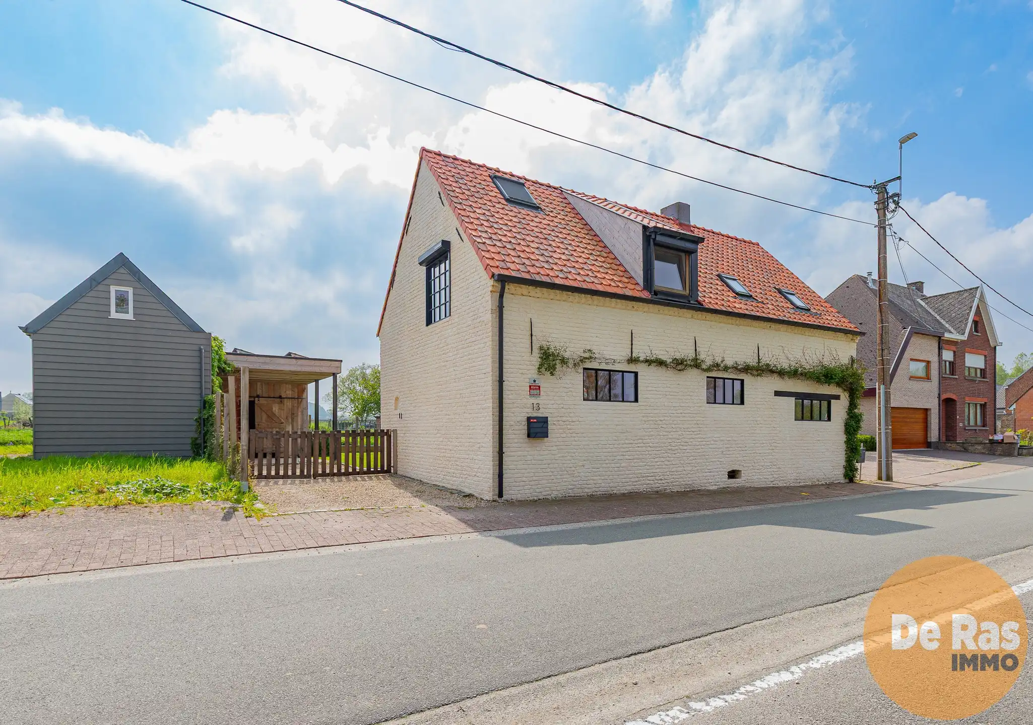 BURST-Mooi gerenoveerde hoeve op rustige locatie met carport foto 2