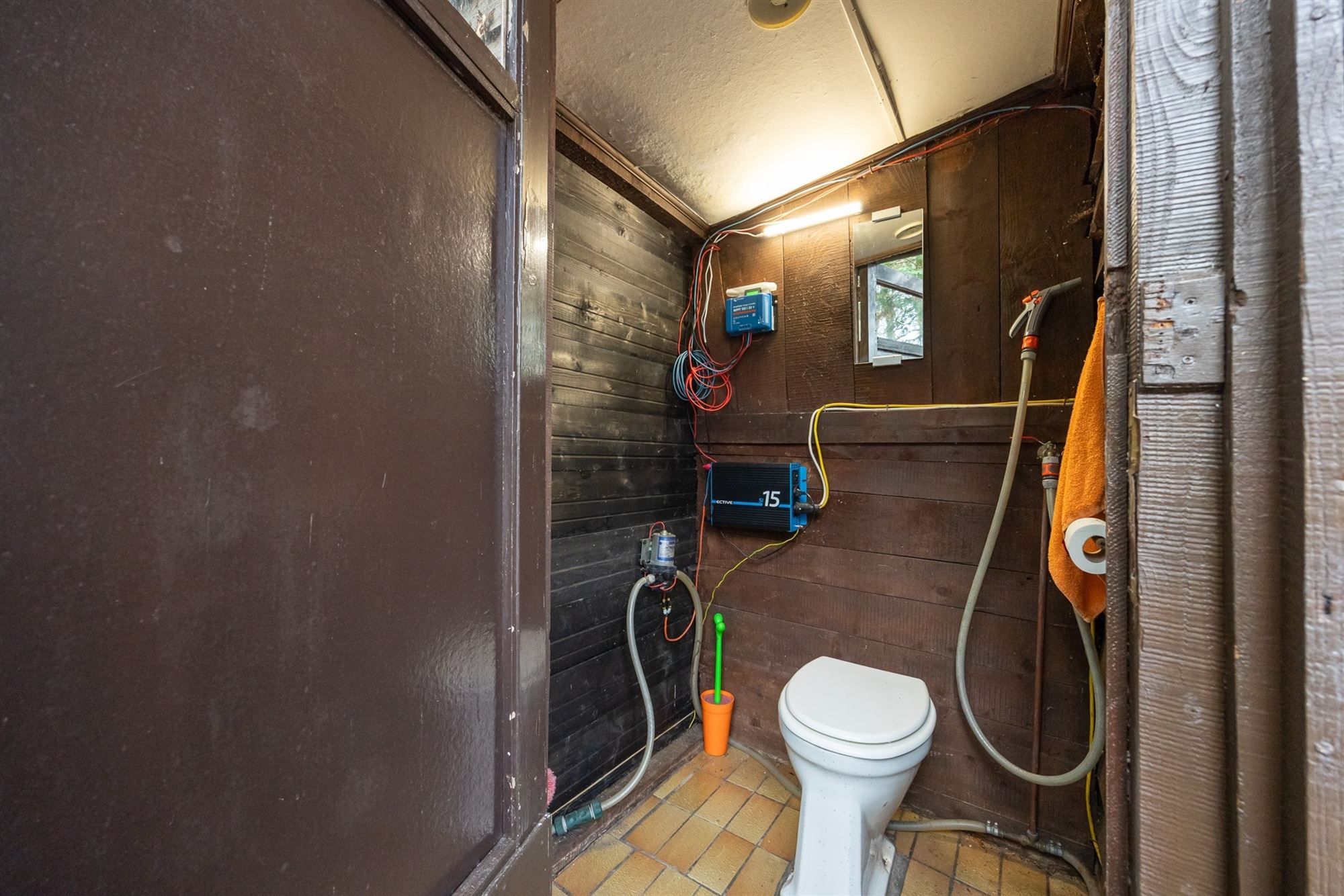 Charmante chalet met privatieve vijver op idyllisch perceel foto 16