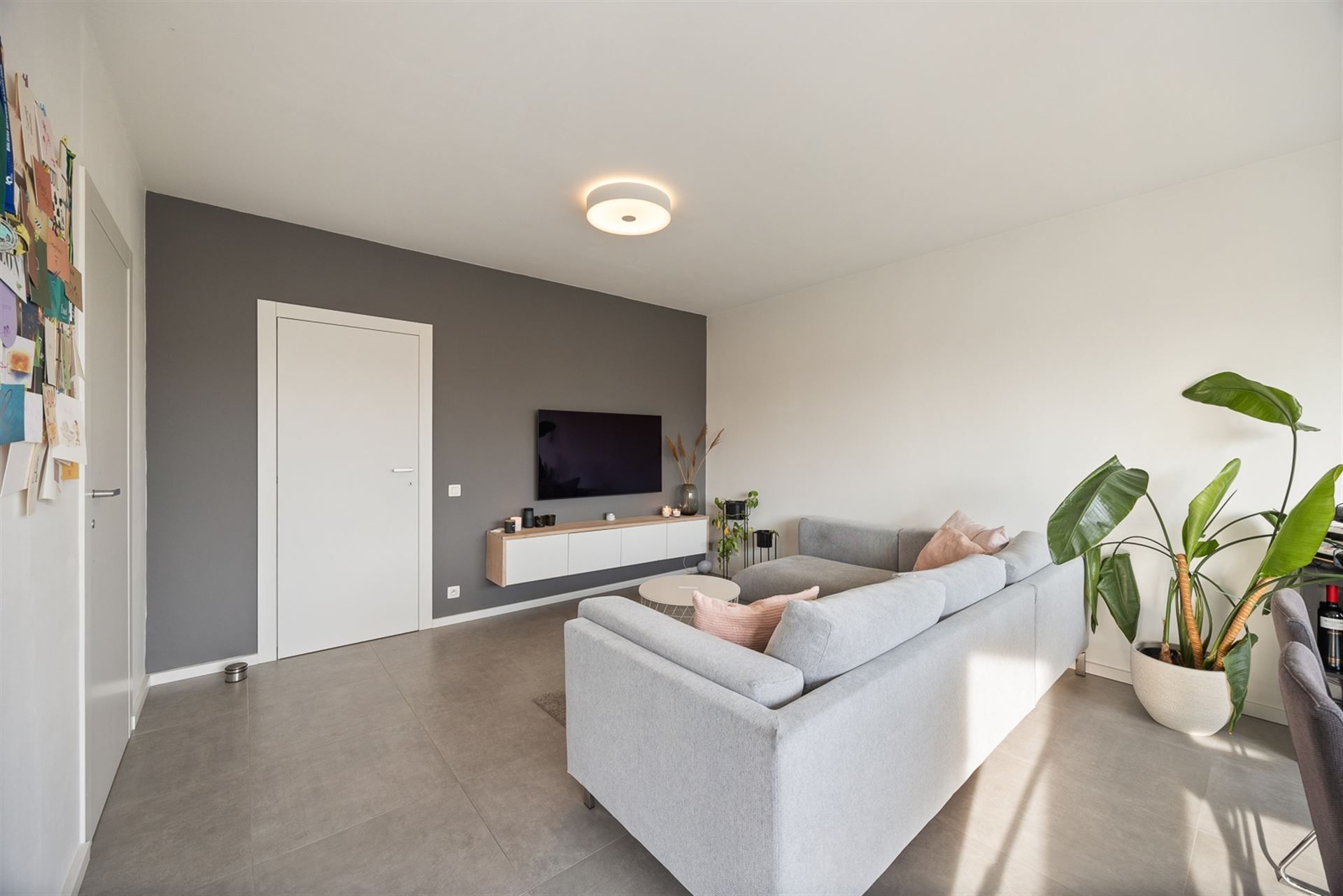 Instapklaar Appartement met 2 Slaapkamers, Terras en Garage foto 2