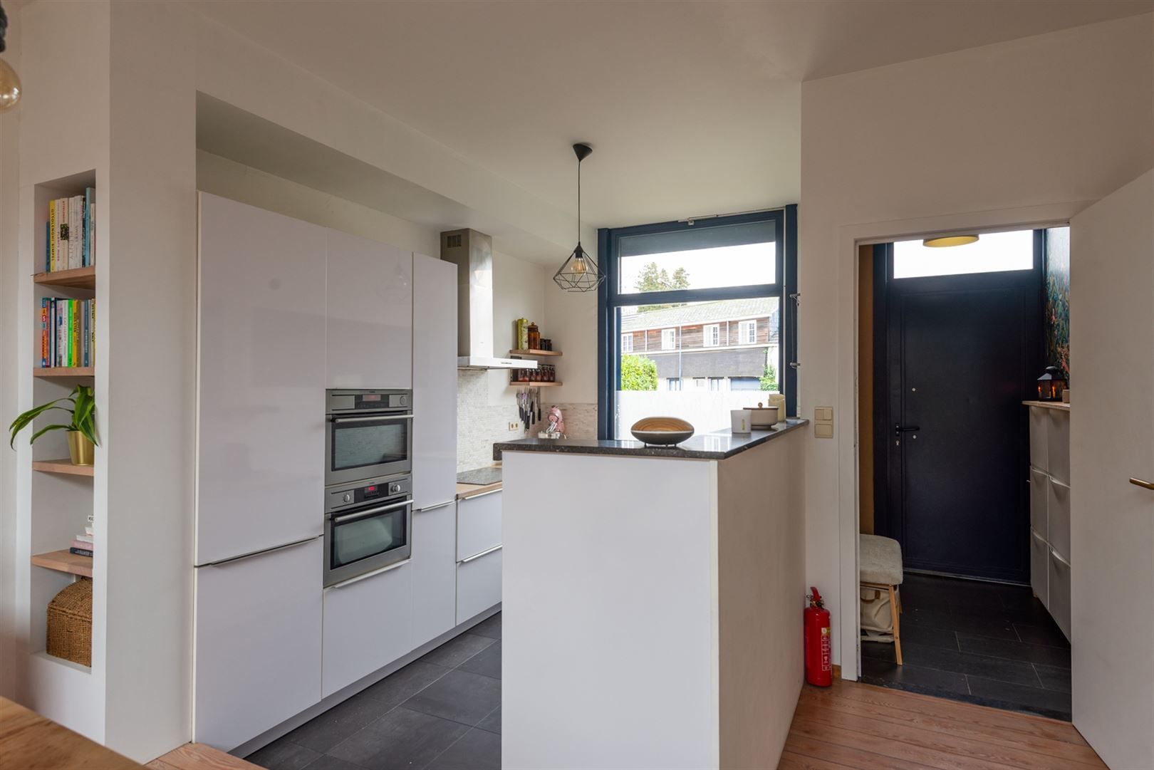 Charmante woning met zonnige tuin in hartje Kontich foto 8