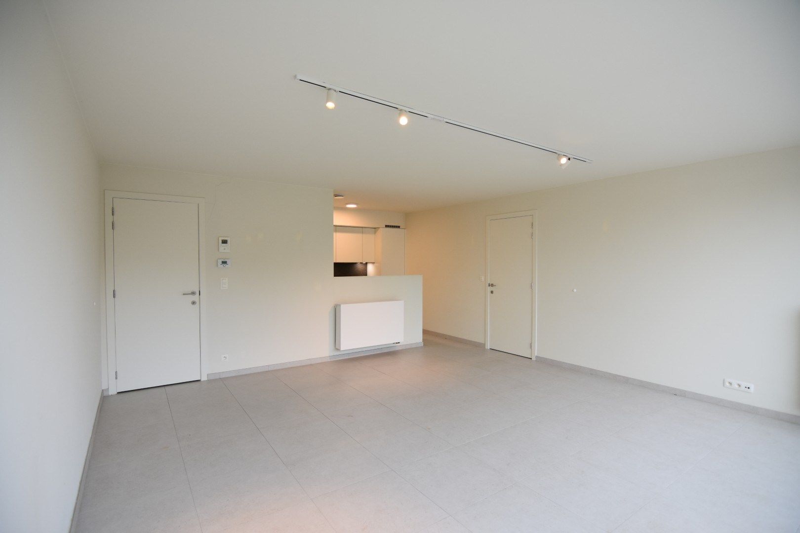 Lichtrijk 2-slpk appartement met privé parking nabij Rumbeke foto 5