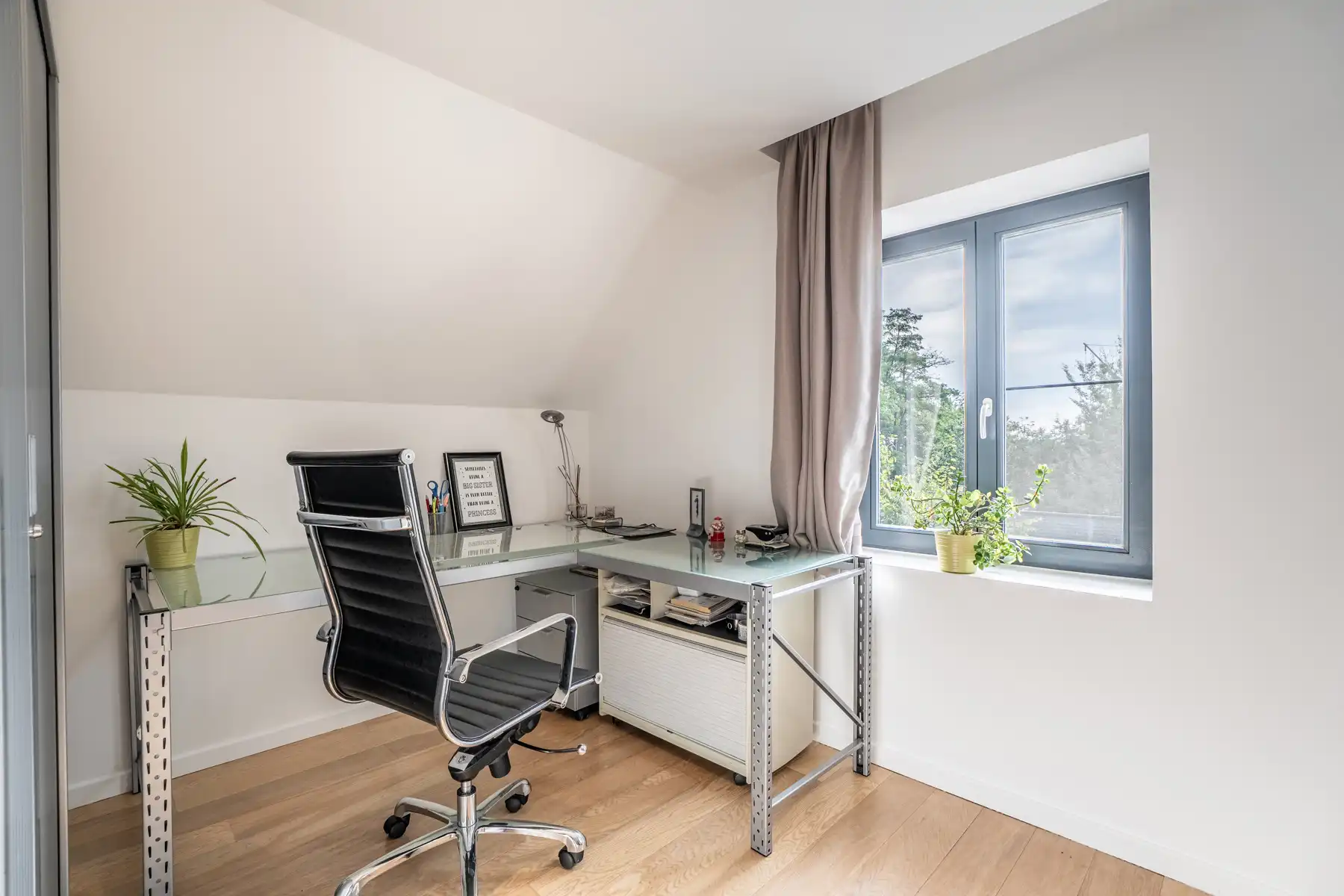 Vrijstaande woning met veel ruimte, in het groen aan de rand van Halle foto 29