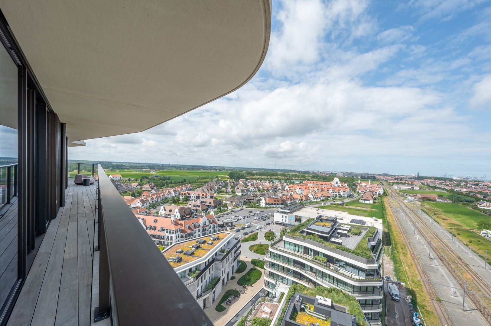 Majestueus hoekappartement met een panoramisch uitzicht in de felbegeerde residentie The Tower foto 36