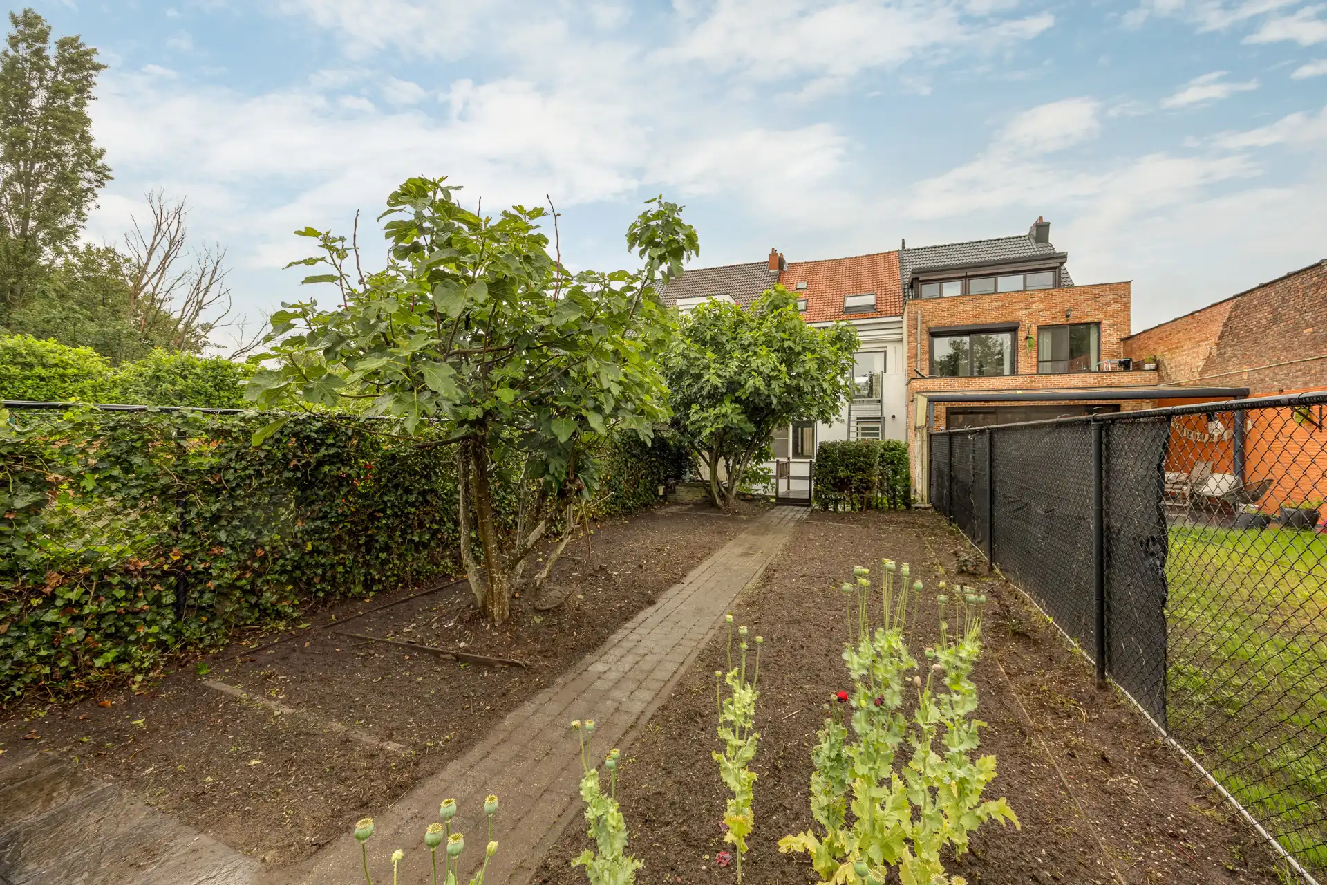 Zeer ruime woning met oprit, garage, terras en grote tuin! foto 21