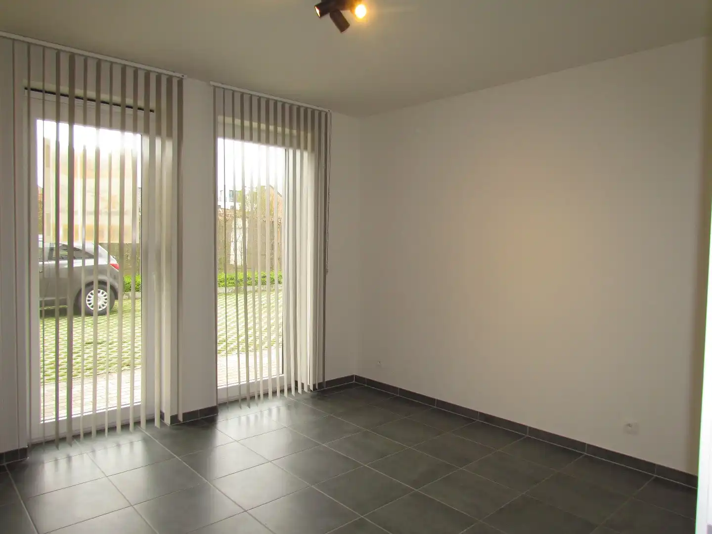 INSTAPKLAAR GELIJKVLOERSAPPARTEMENT MET 2 SLAAPKAMERS  foto 8