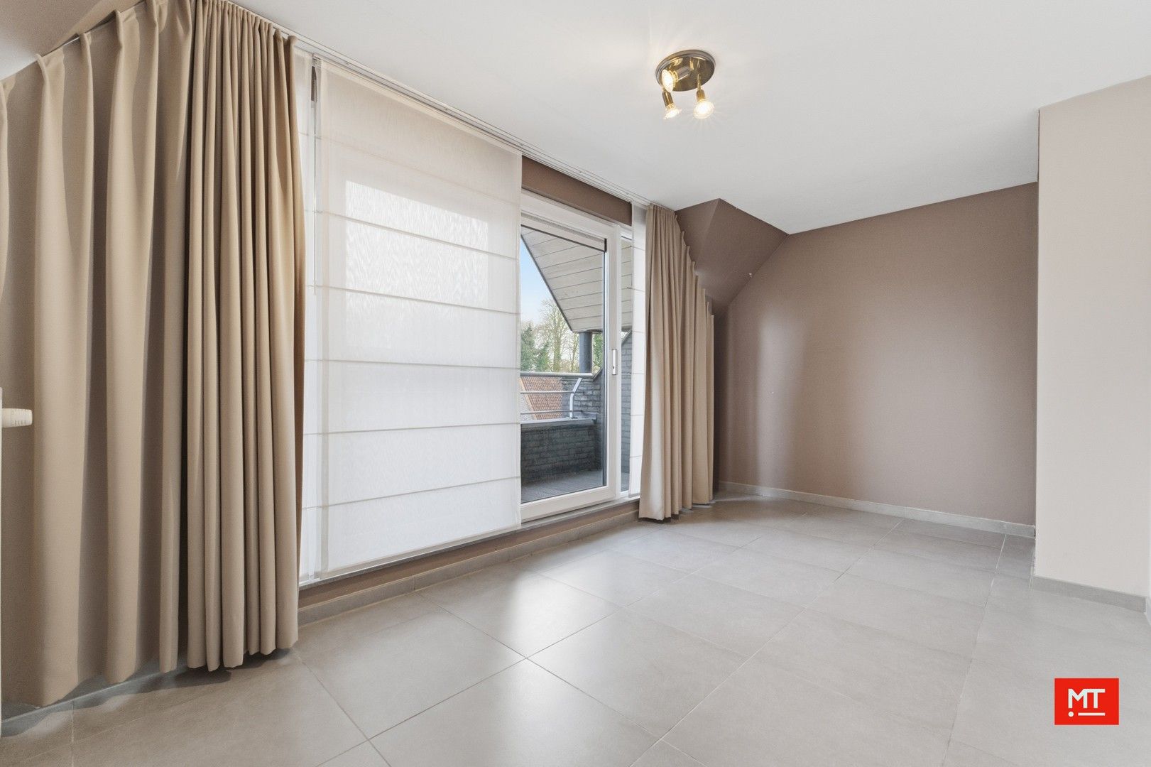 Instapklaar 2-slaapkamerappartement met groot terras en garage in het centrum van Zonnebeke foto 10