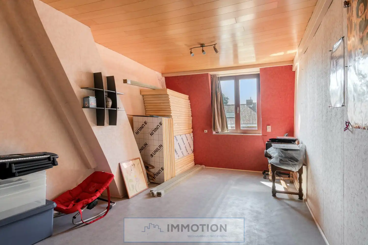 Karaktervolle stadswoning met renovatiepotentieel en unieke troef foto 11