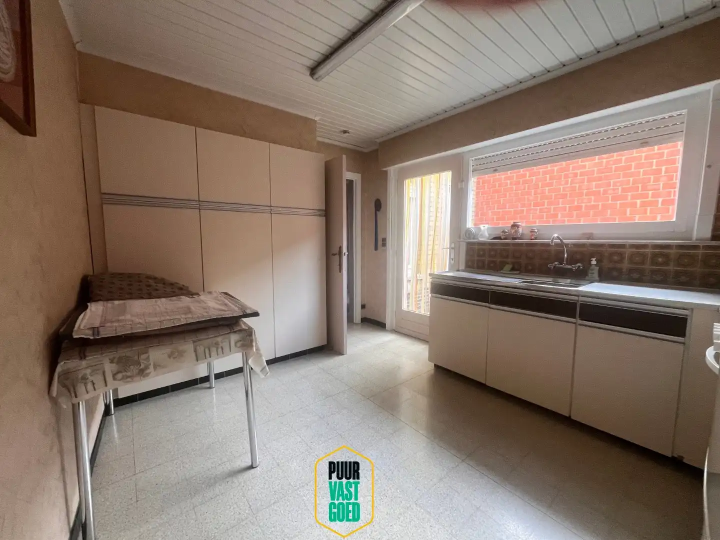 Vlot bereikbare en degelijke woning met tuin, garage en dubbele oprit. foto 12