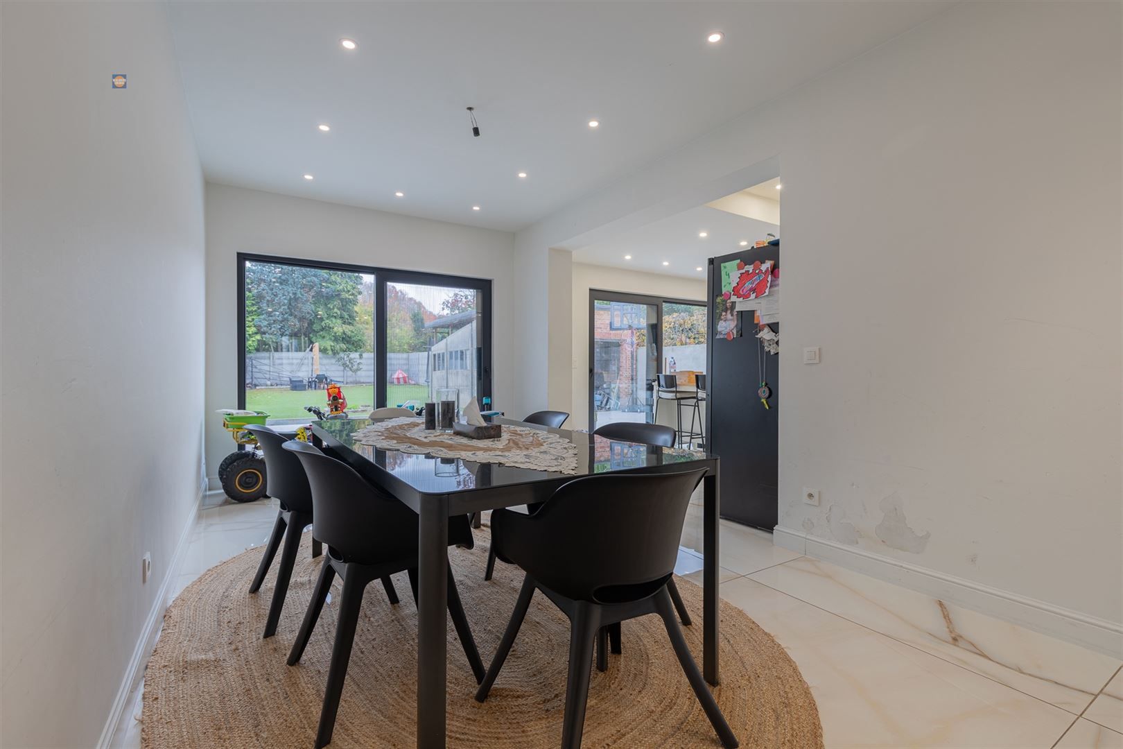 Ruime halfopen woning met grote tuin en 3 slaapkamers foto 8