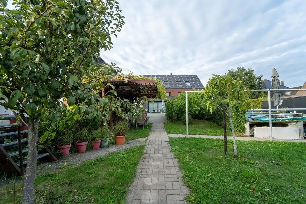 RUIM HANDELSHUIS MET WOONST TE SPALBEEK (HASSELT) foto 35