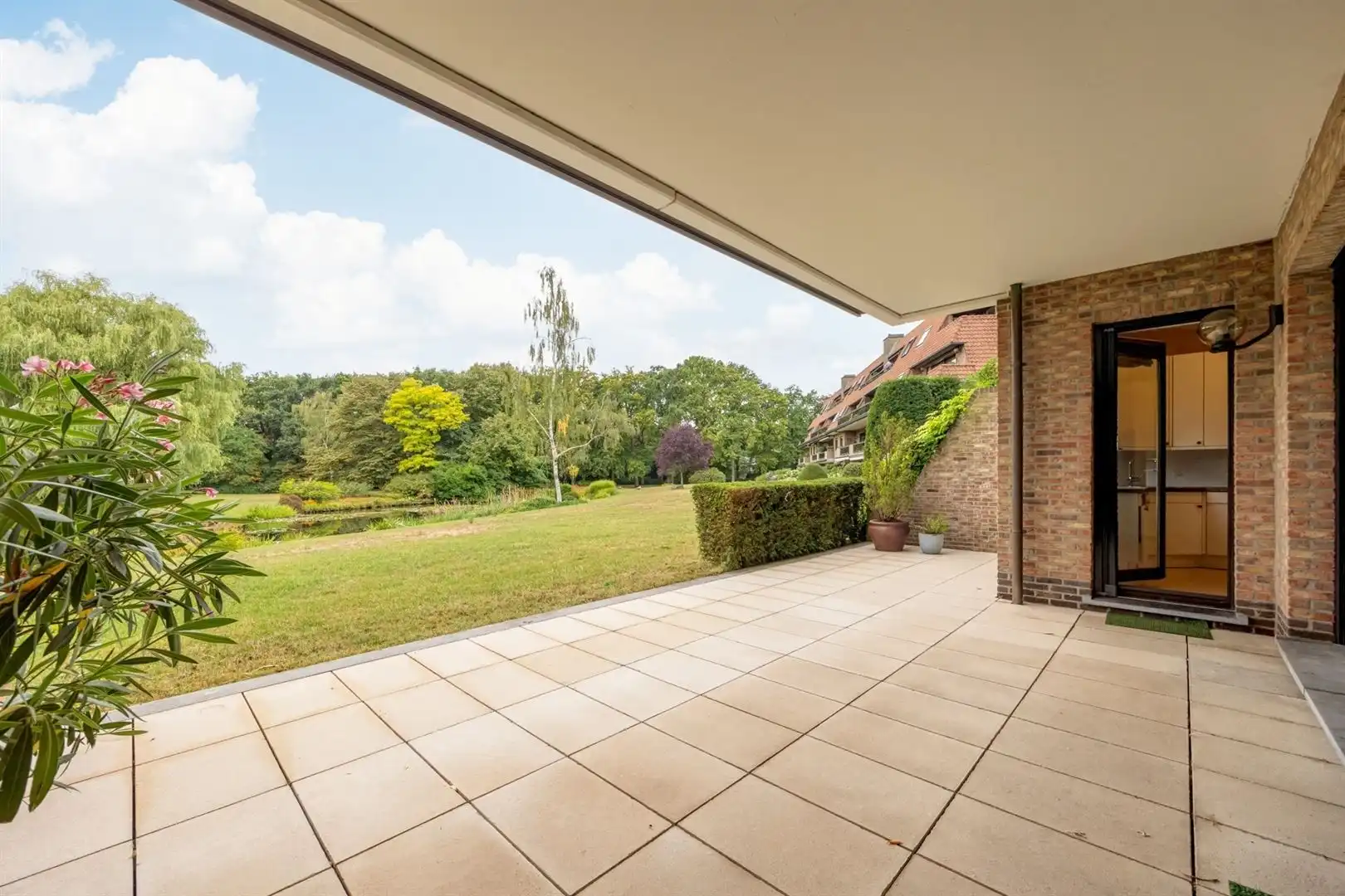 Exclusief gelijkvloersappartement met terrassen in villapark De List foto 8