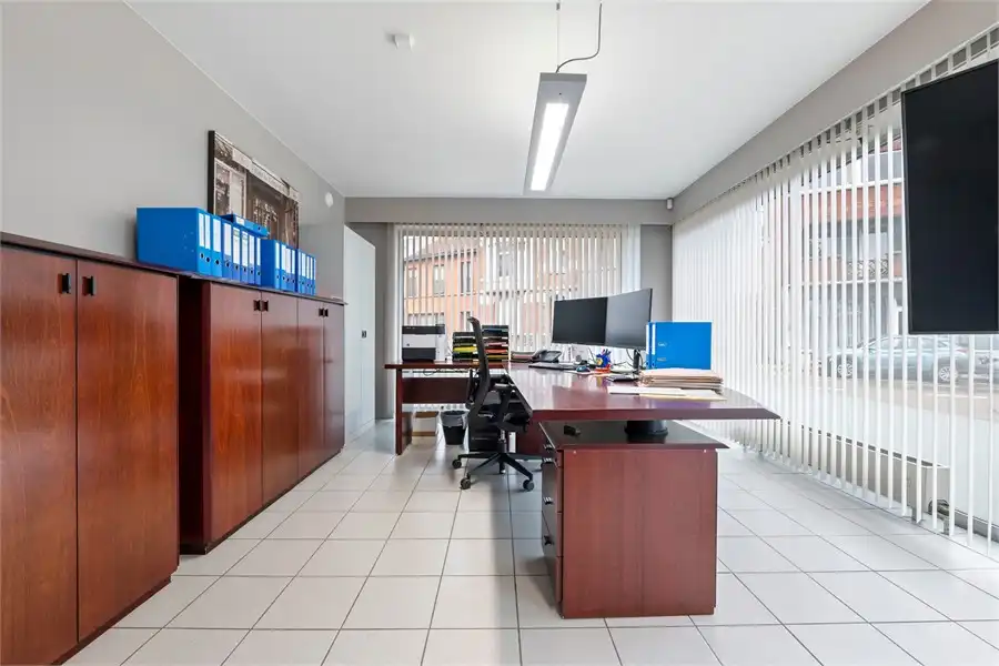 RUIME KANTOORRUIMTE VLAKBIJ HET CENTRUM VAN SINT-TRUIDEN foto 21