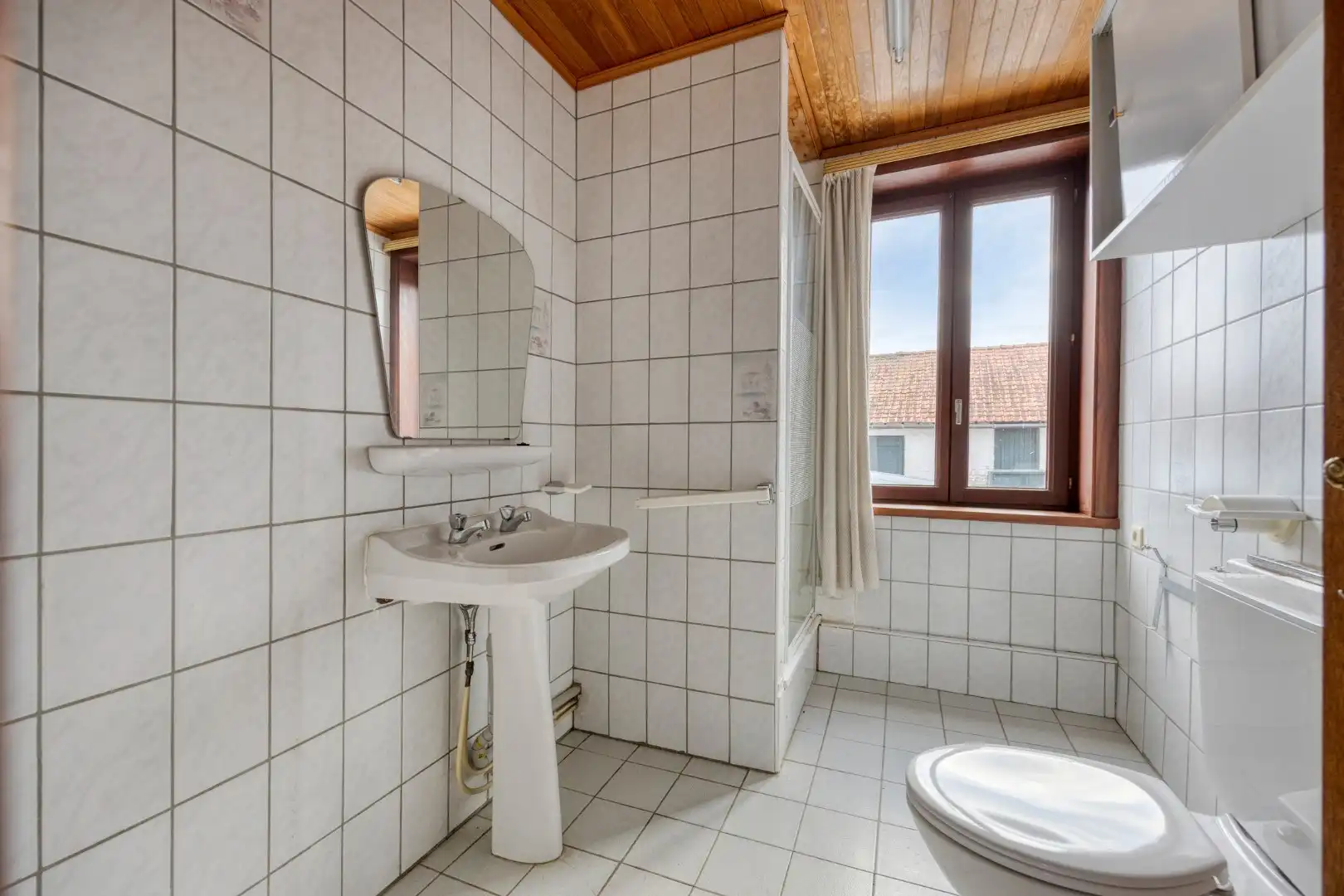 Hoeve met binnenkoer, stallen en tuin in landelijke dorpsligging te Nerem foto 17