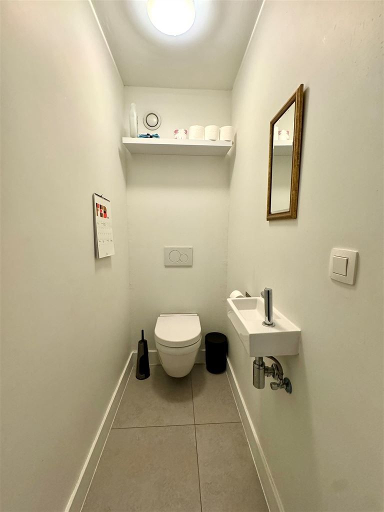 Prachtig duplex-appartement met 3 ruime slaapkamers, groot terras en aparte garage, rustig gelegen nabij het centrum van Maaseik. foto 17