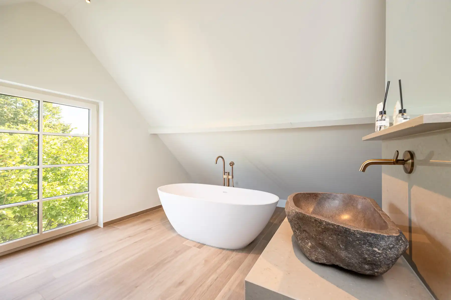 Uitzonderlijk gerenoveerde hoeve op ca. 7480 m² foto 25