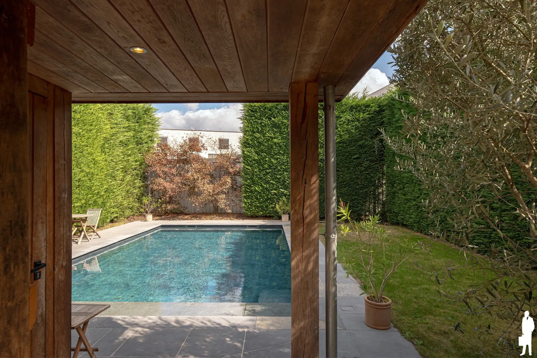 Karaktervolle woning met 6 slk, zwembad + atelier  foto 35