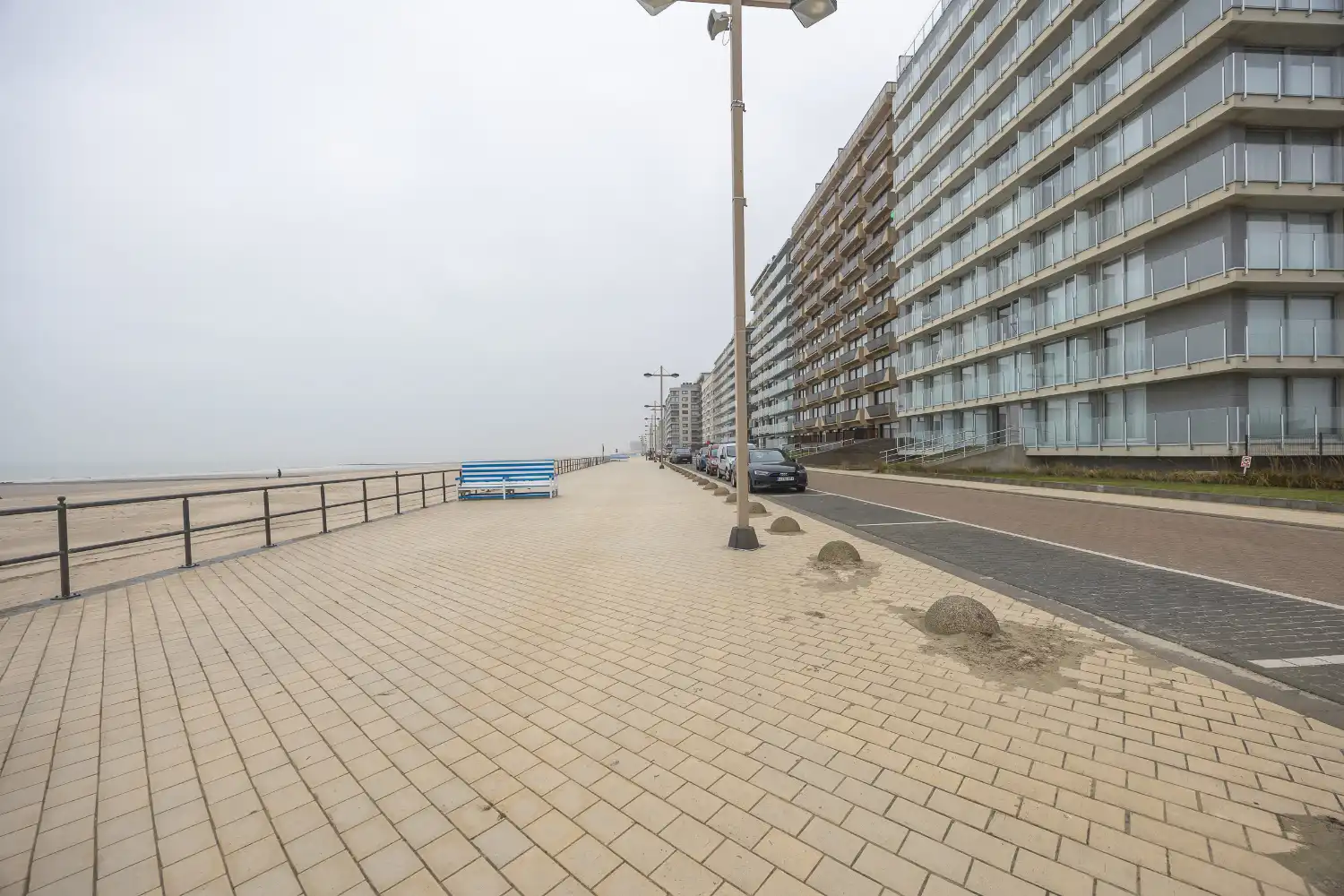 Lichtrijk éénslaapkamerappartement met zeezicht en zongericht terras op de Zeedijk foto 25