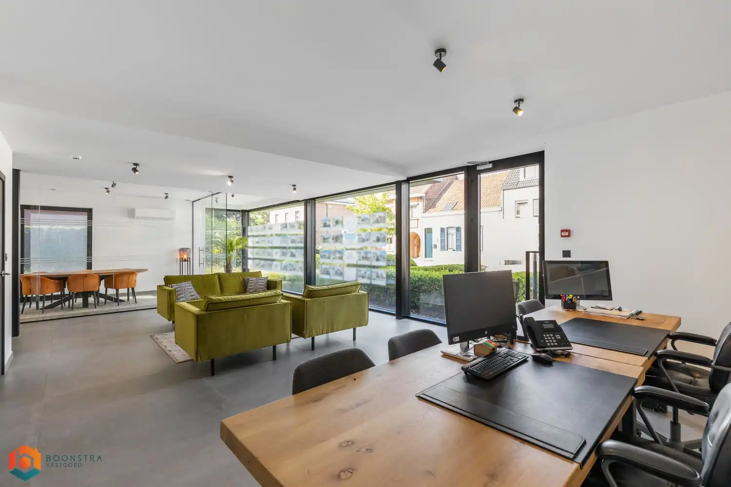 Kantoor (95 m²) met uitstekende visibiliteit te Itegem foto {{pictureIndex}}