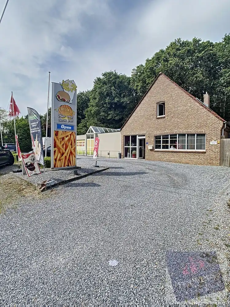 Handelsruimte met woonst op zichtbare ligging in Koersel foto 2