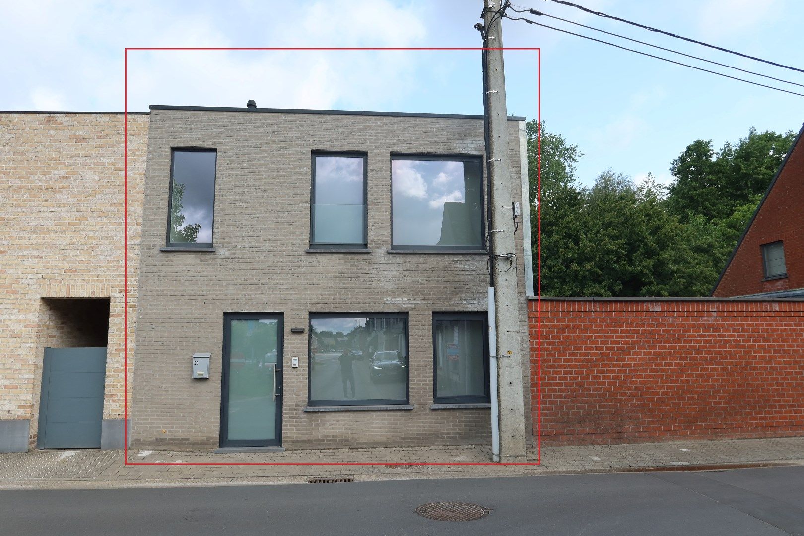 Instapklare woning met 2 slk, terras en tuintje foto {{pictureIndex}}