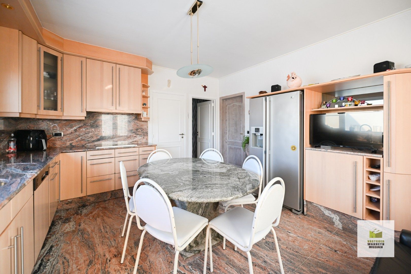 Ruime woning met 5 slaapkamers, groot bijgebouw (100m2) en landelijke vergezichten foto 9