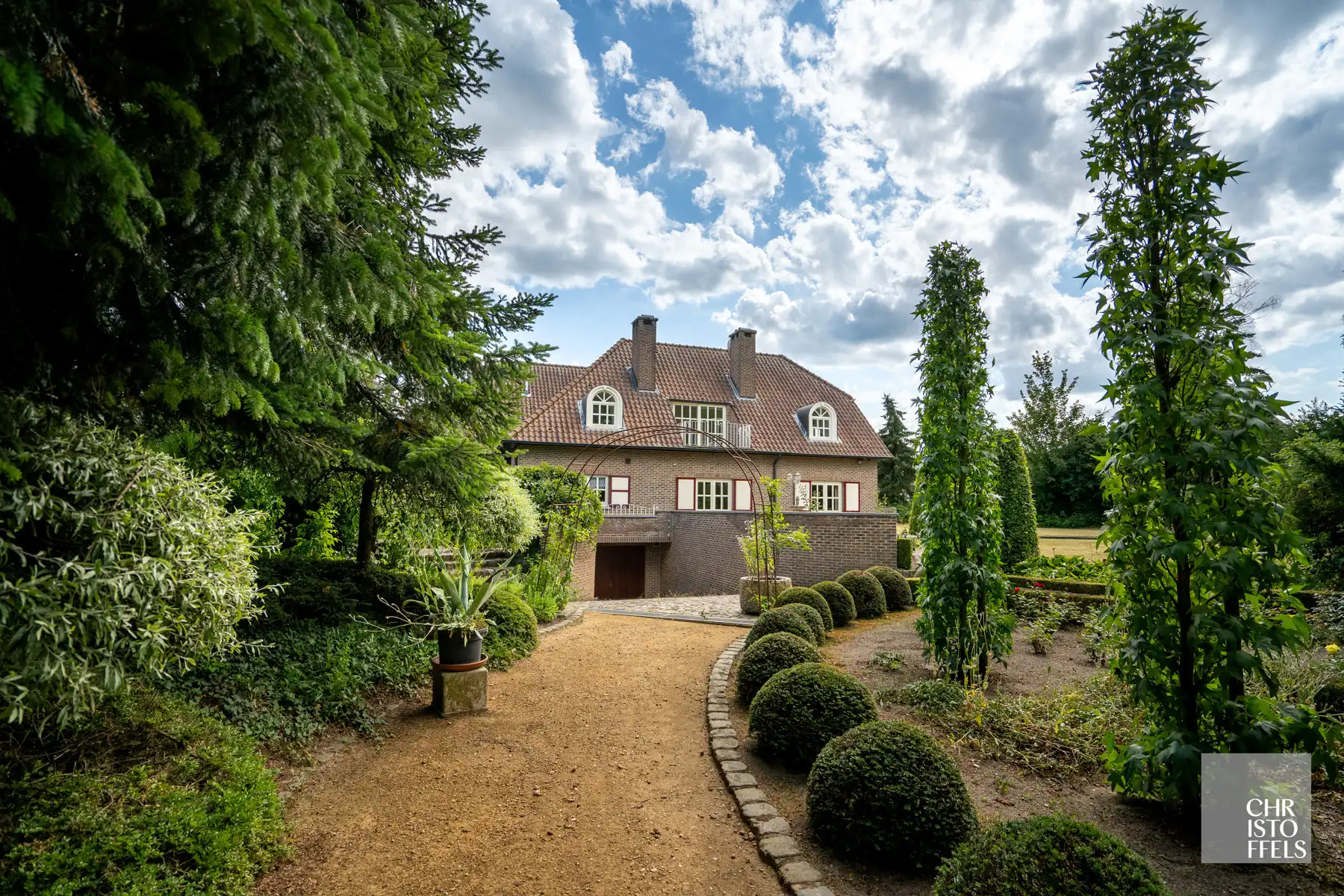 Riante en verzorgde villa van 694m2 op 1ha 00a 18ca! foto 42