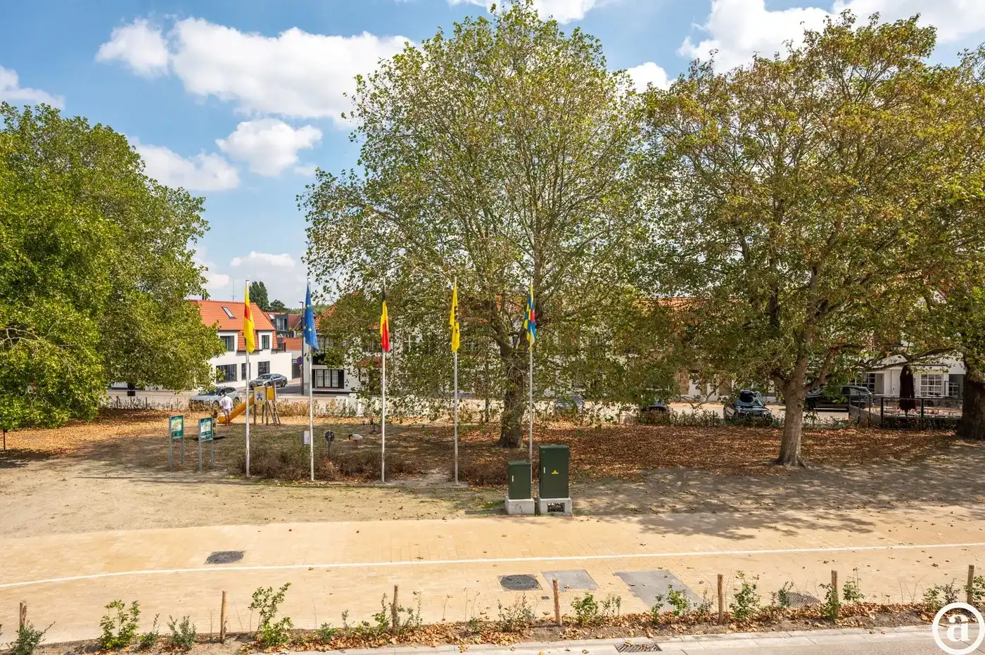 Recente woning aan het karaktervolle Oosthoekplein.          foto 27