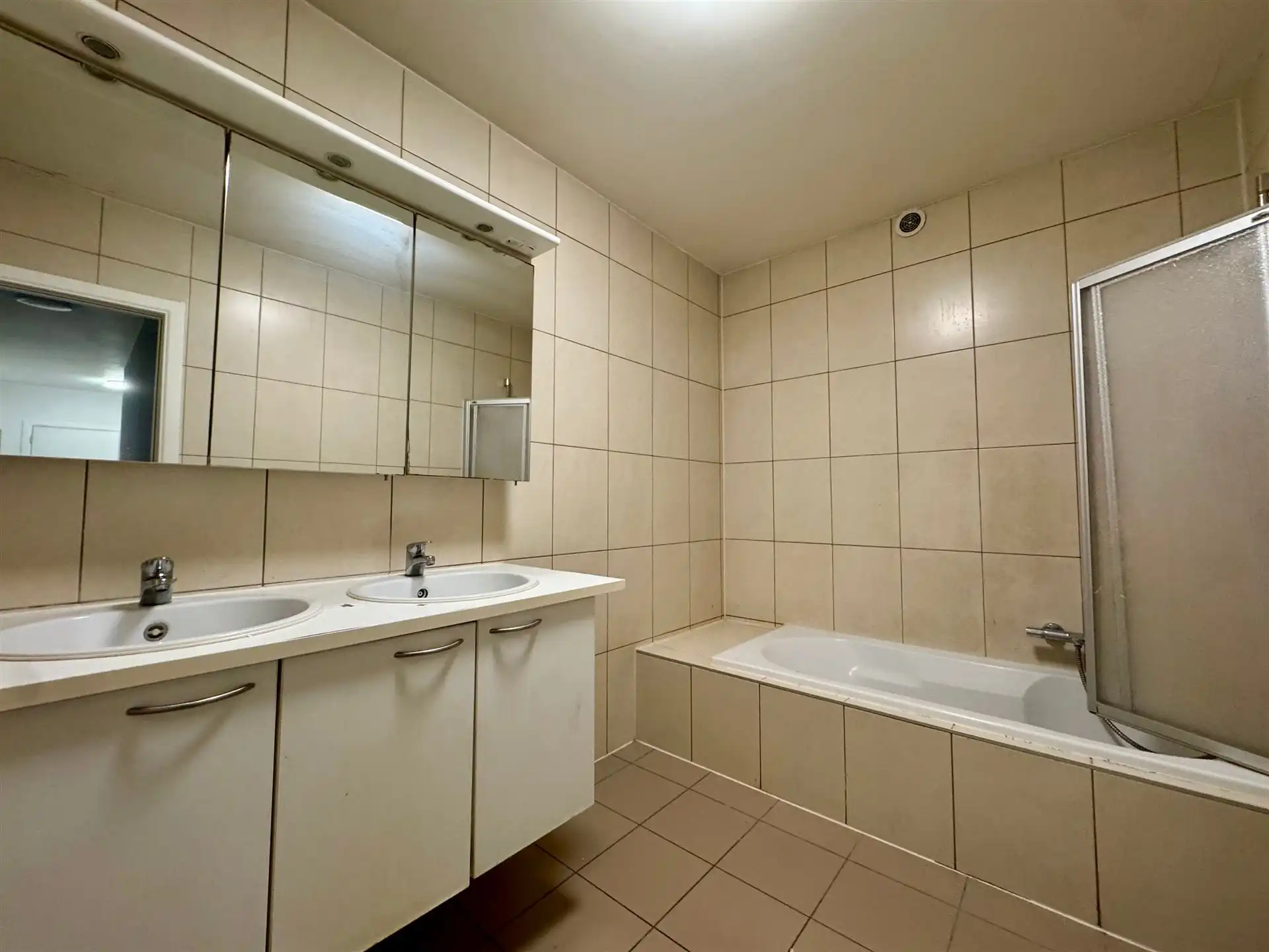 Ruim appartement met 2 slaapkamers en groot terras foto 7