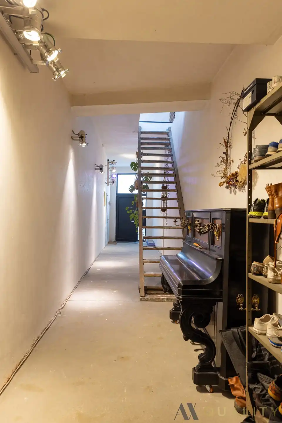 Ruime woning met tal van mogelijkheden en ruime garage  foto 2