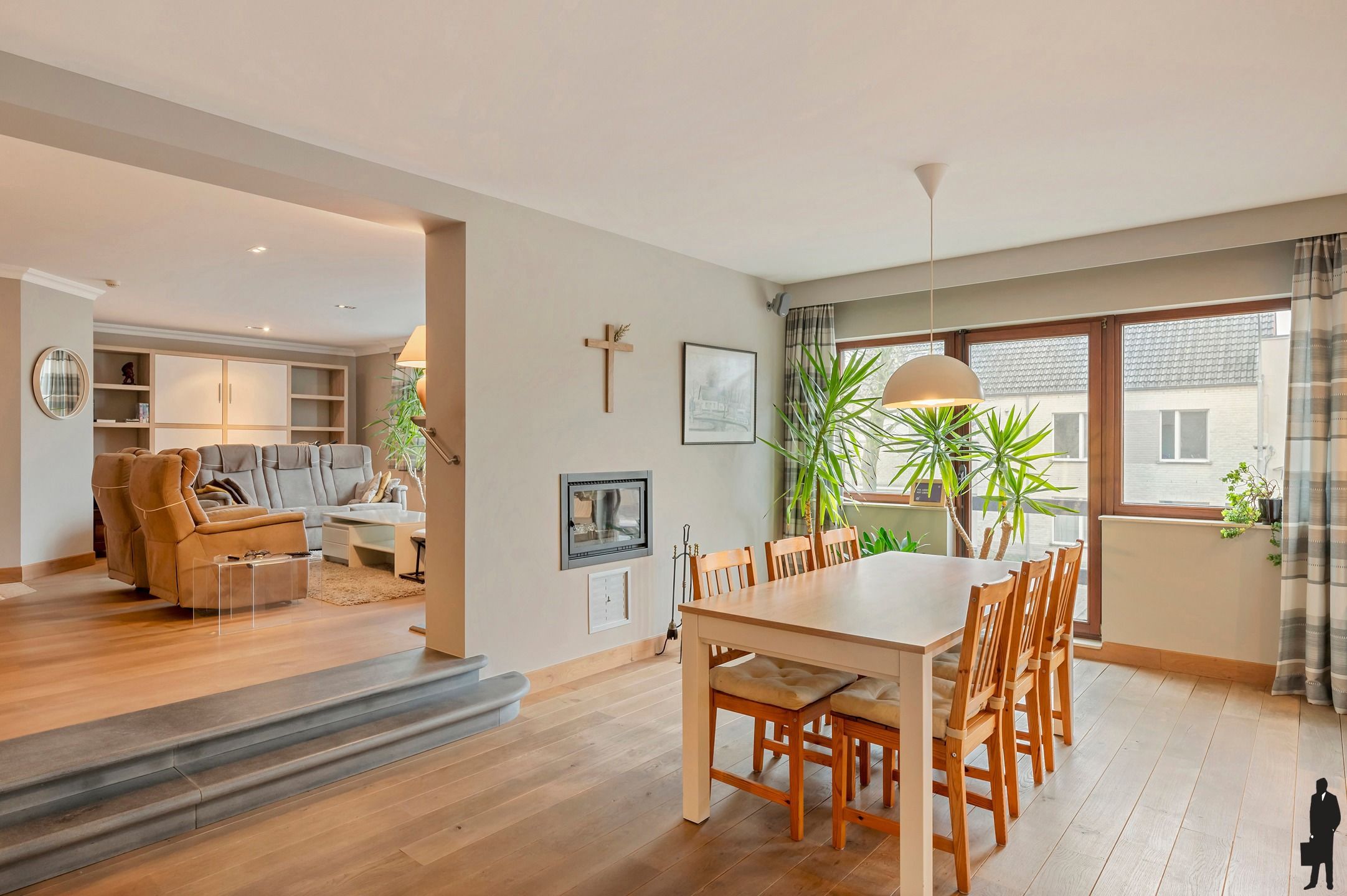Centraal gelegen ruim dubbel appartement met 4 slaapkamers, 2 badkamers! foto 7