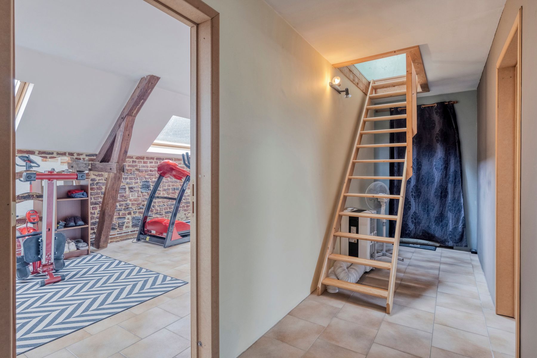 Ruime woning met aanpalende loods op toplocatie. foto 16