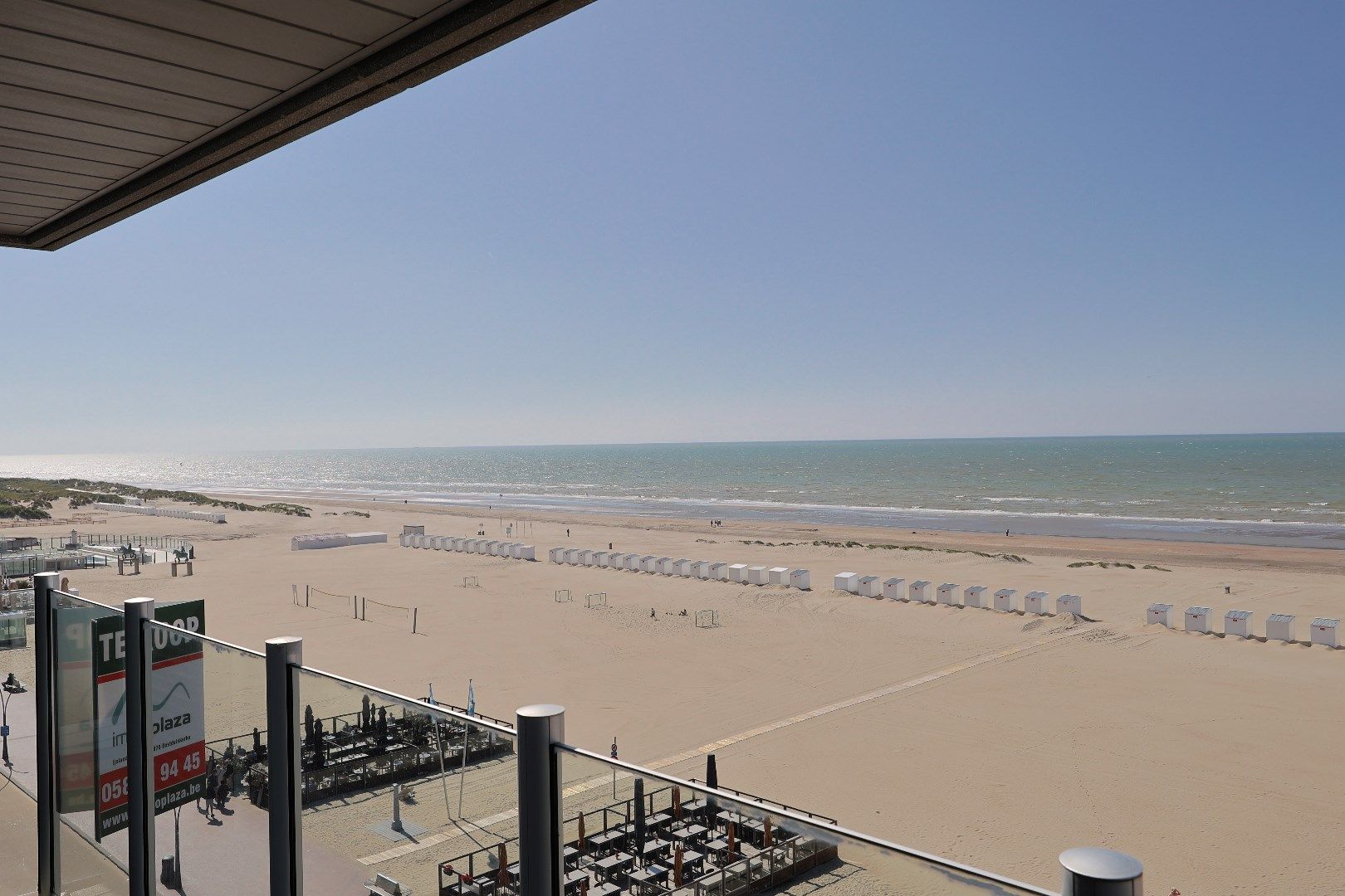 Prachtig appartement met frontaal zeezicht op de zeedijk Oostduinkerke foto 1