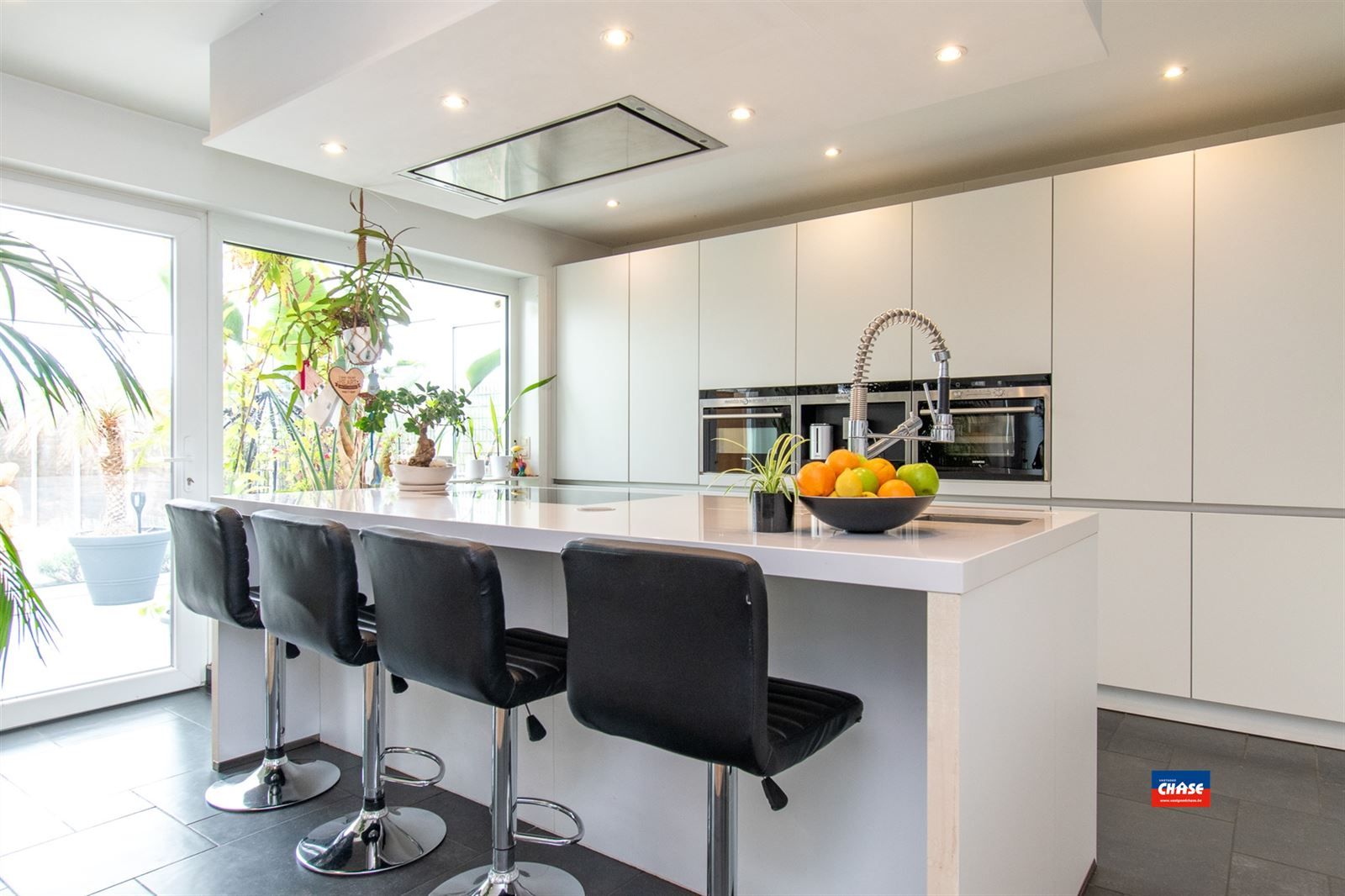 PRACHTIG LANDHUIS MET PRAKTIJKMOGELIJKHEDEN EN ZWEMBAD OP EEN TOTALE OPPERVLAKTE VAN 10a 50ca  foto 19