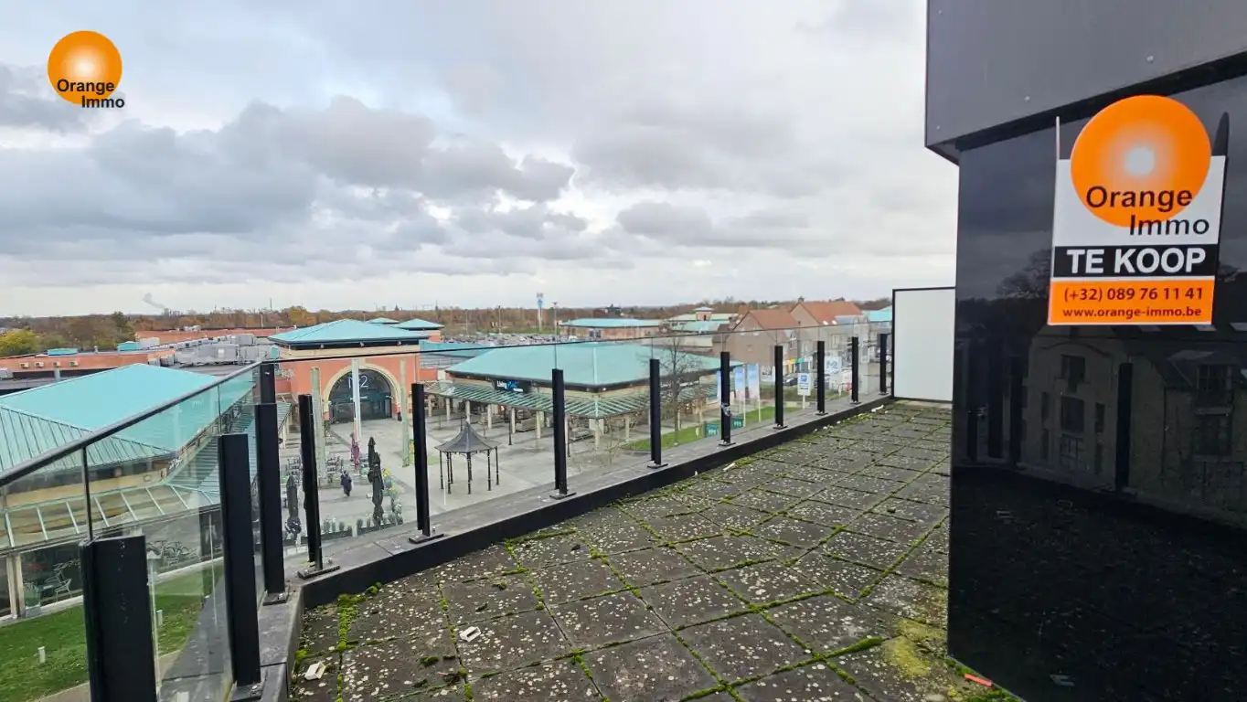 Nieuwbouwappartement met één slaapkamer gelegen in het commercieel en bruisend centrum van Eisden. Een appartement voor wie wil wonen in een gezellig en comfortabel complex voorzien van tal van faciliteiten. foto 4