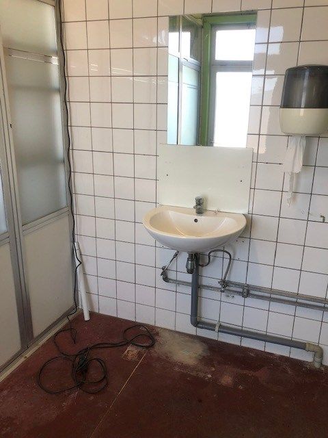 Opslagruimte/atelier van 300 m2 op goede verbindingsweg! foto 7