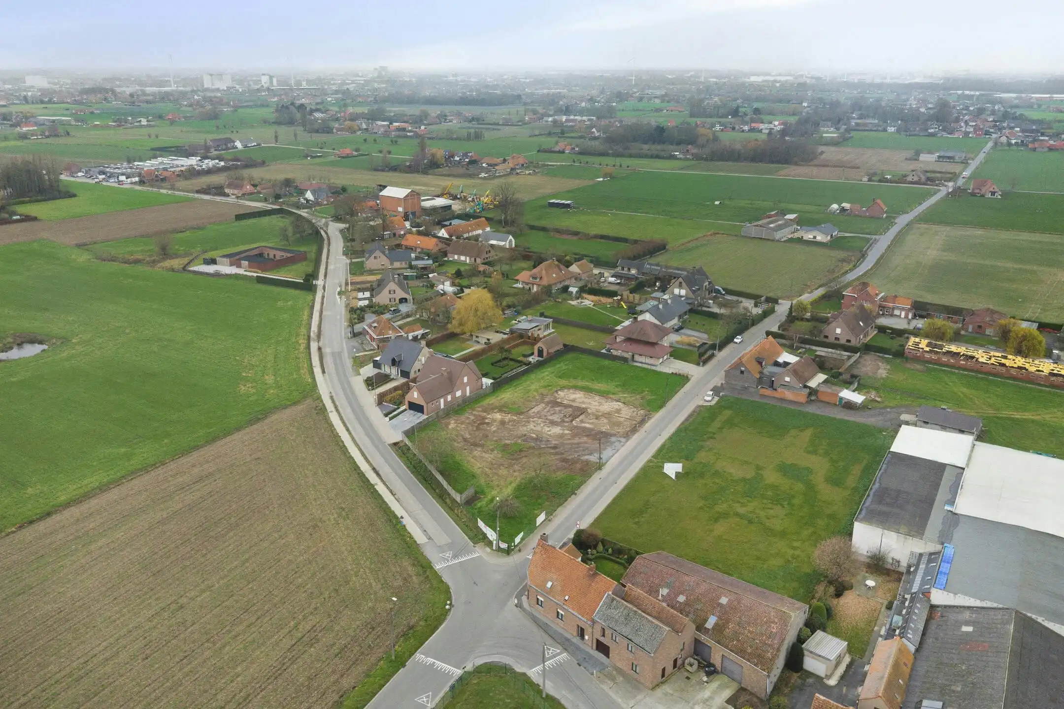 Residentieel wonen op dit royaal perceel bouwgrond in Izegem foto 6