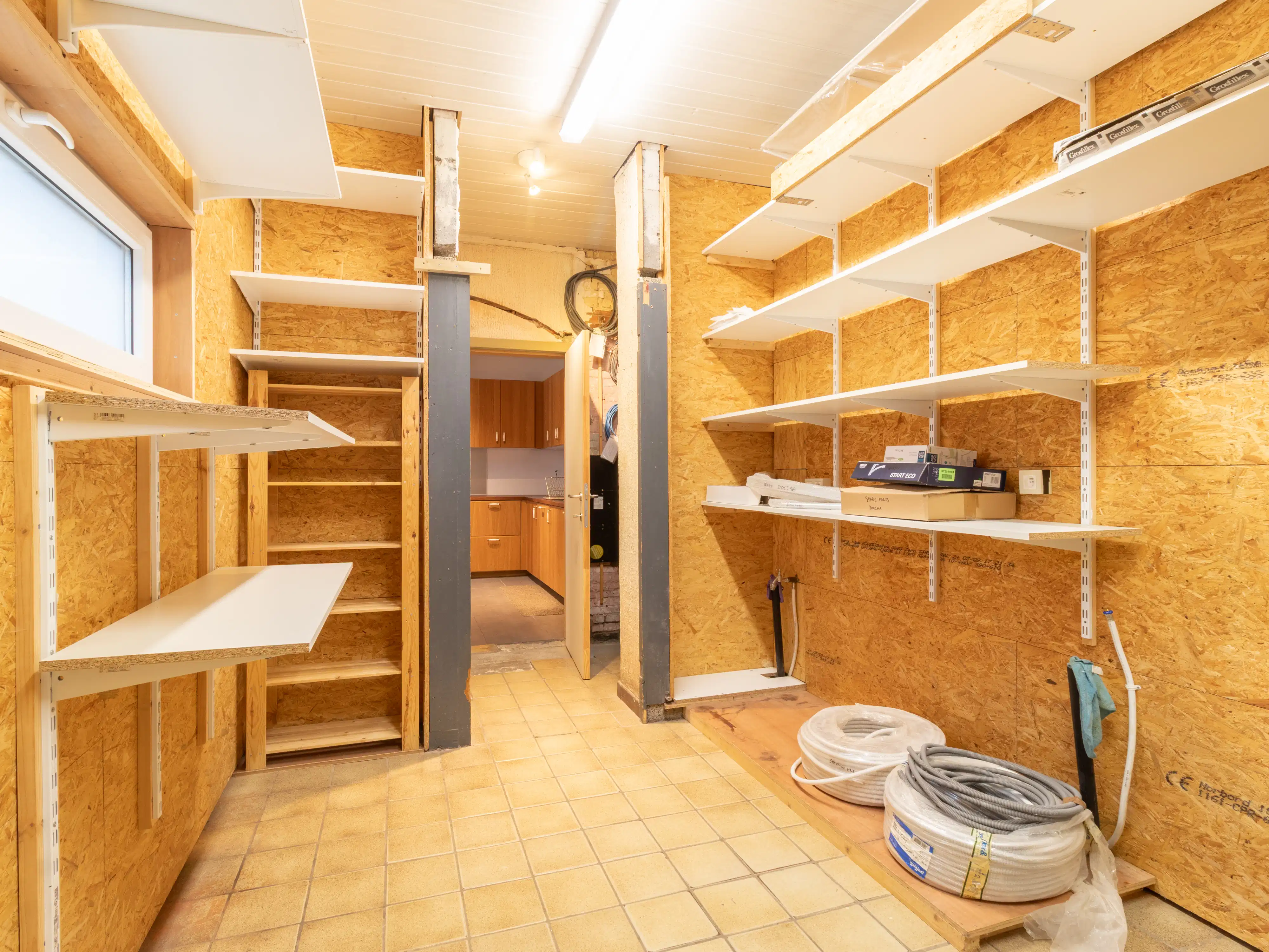 Instapklare halfopen bebouwing met werkplaats en tuin foto 7