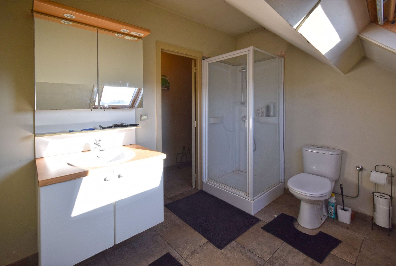 Gezellig dakappartement met één slaapkamer nabij centrum Ieper foto 8